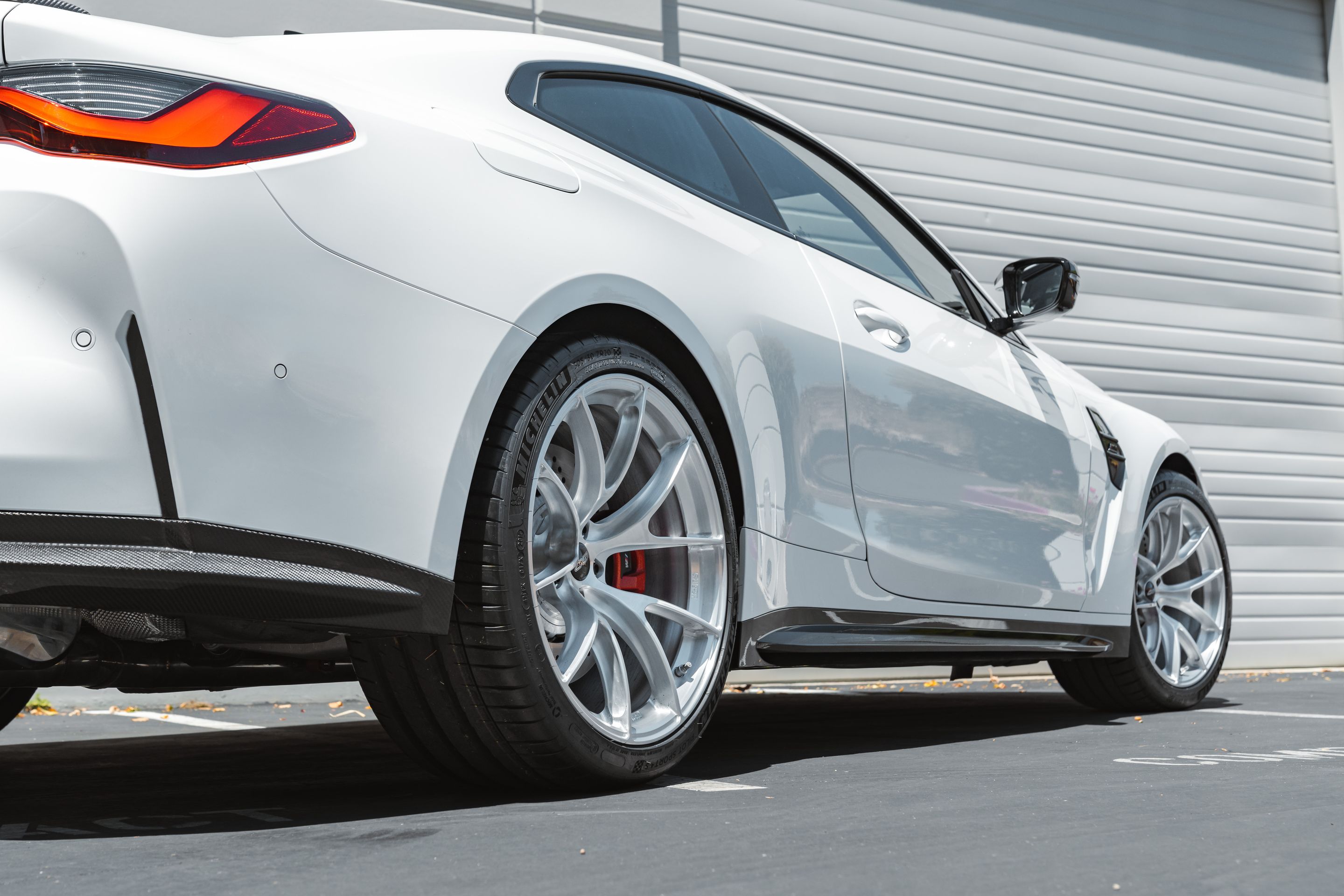 White BMW G82 Coupe M4 with 19"/20" VS-5RS Apex wheels in Brushed Clear