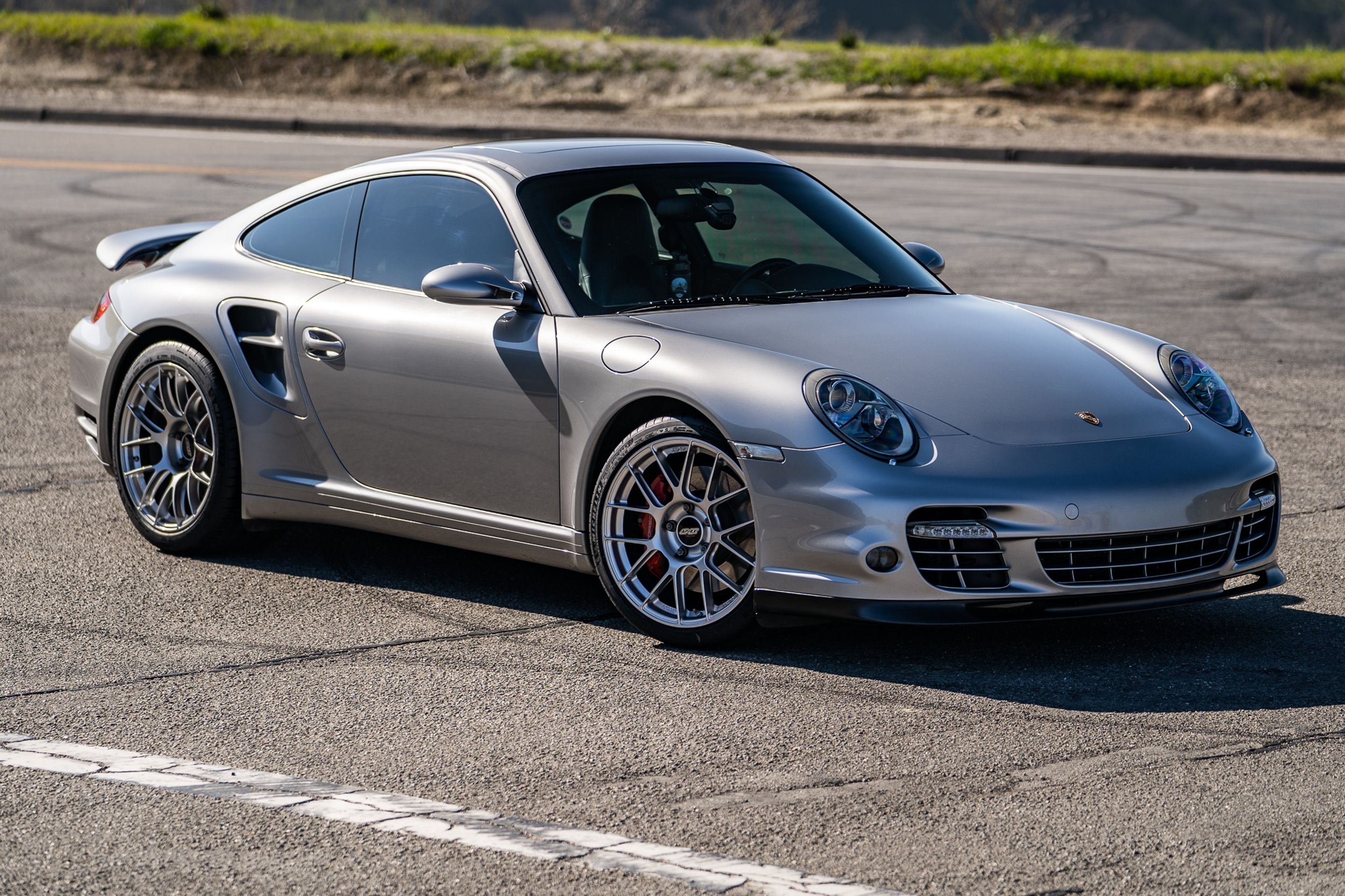 Silver Porsche 911 997 Turbo with 19" EC-7RS Apex wheels in Race Silver