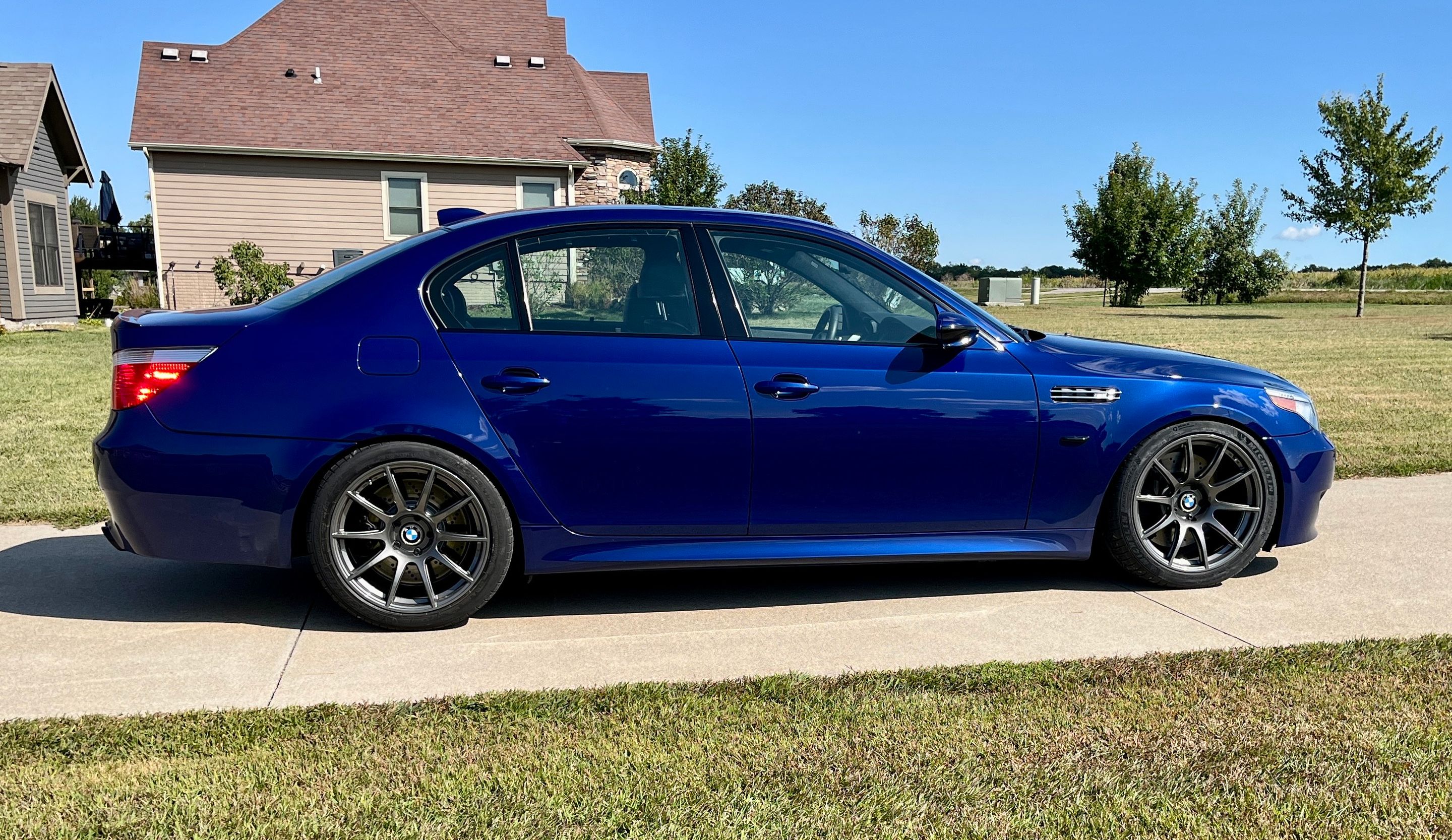 Blue BMW E60 M5 with 19" SM-10 Apex wheels in Anthracite