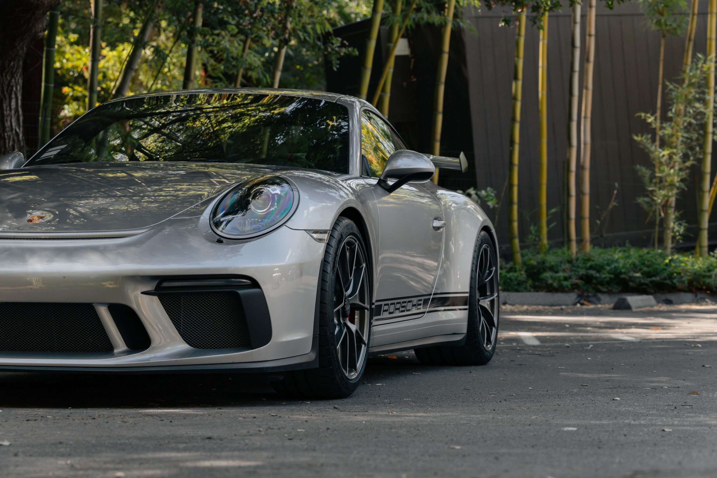 Silver Porsche 911 991.2 GT3 with 19" VS-5RS Apex wheels in Anthracite