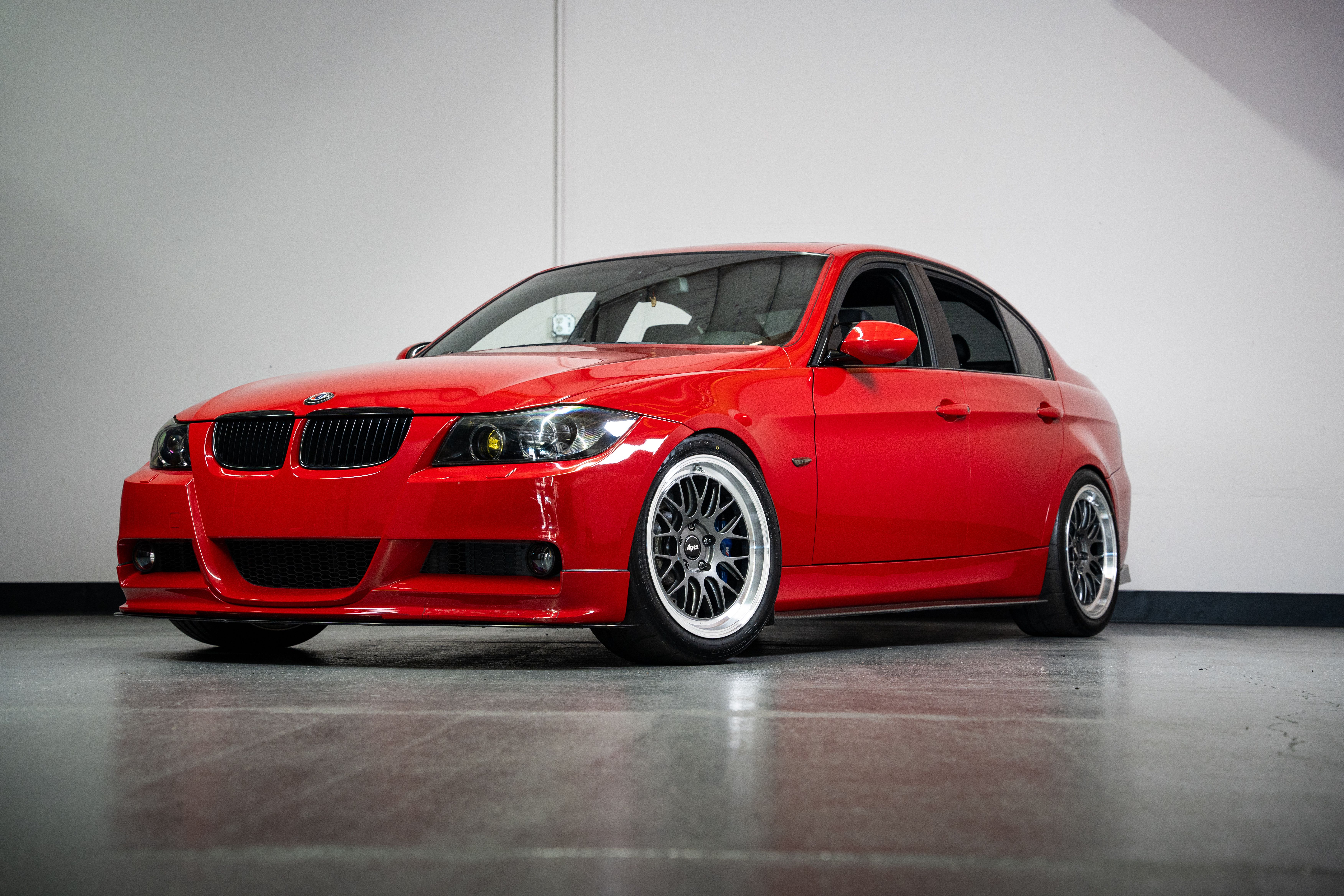Red BMW 3 Series - ML-10RT in Machined Lip Anthracite
