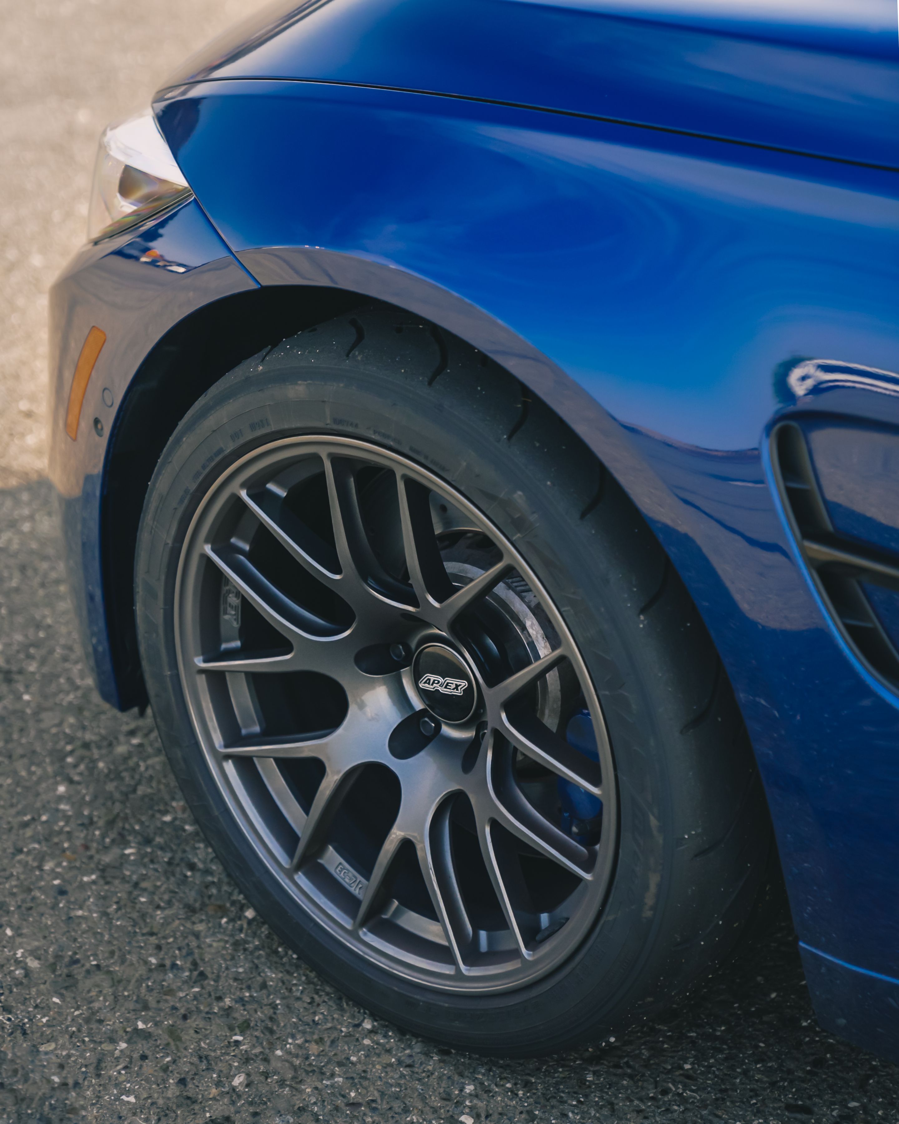 Blue BMW F80 M3 with 18" EC-7R Apex wheels in Anthracite