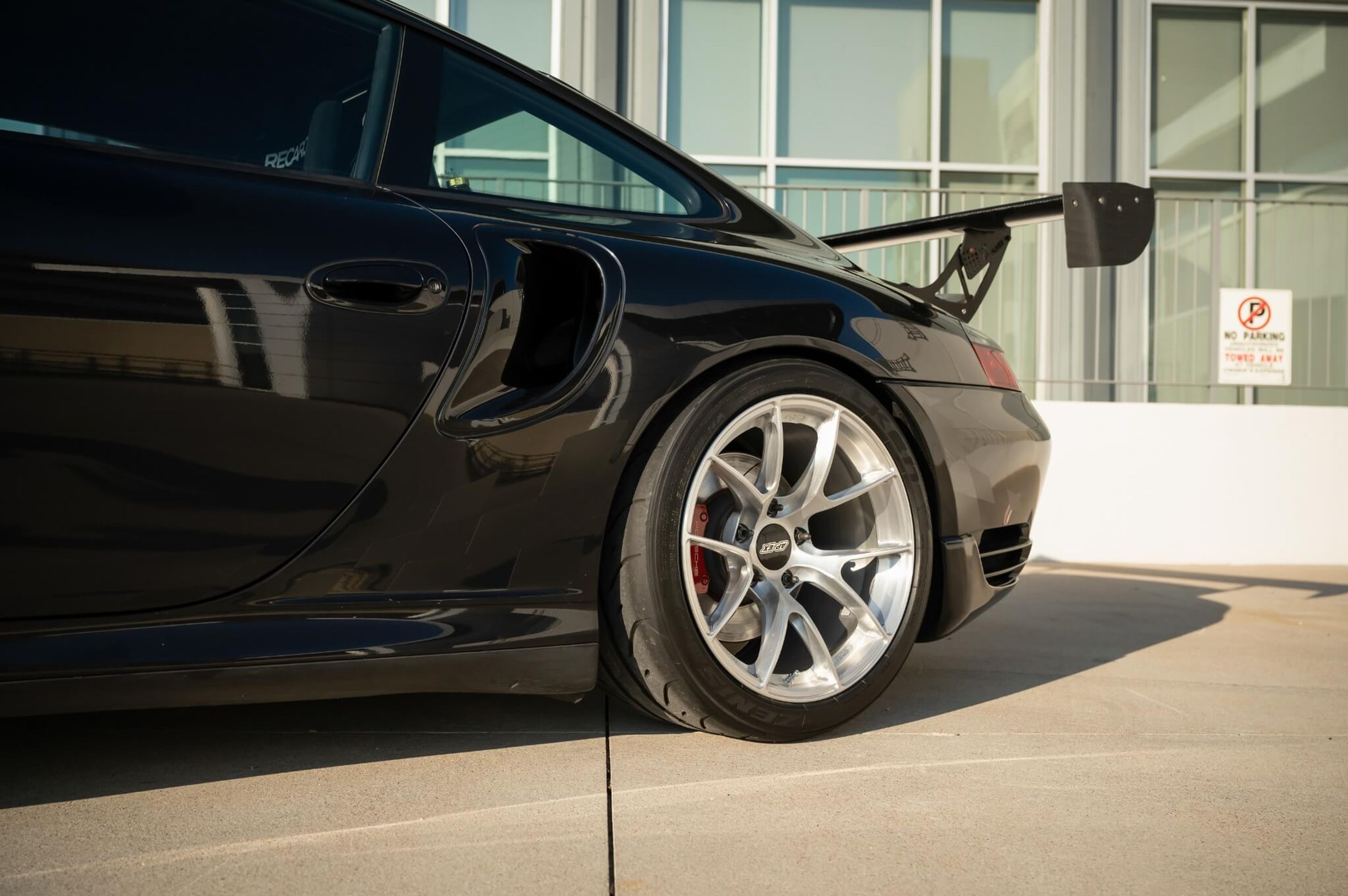 Black Porsche 911 996 Turbo with 18" VS-5RS Apex wheels in Brushed Clear