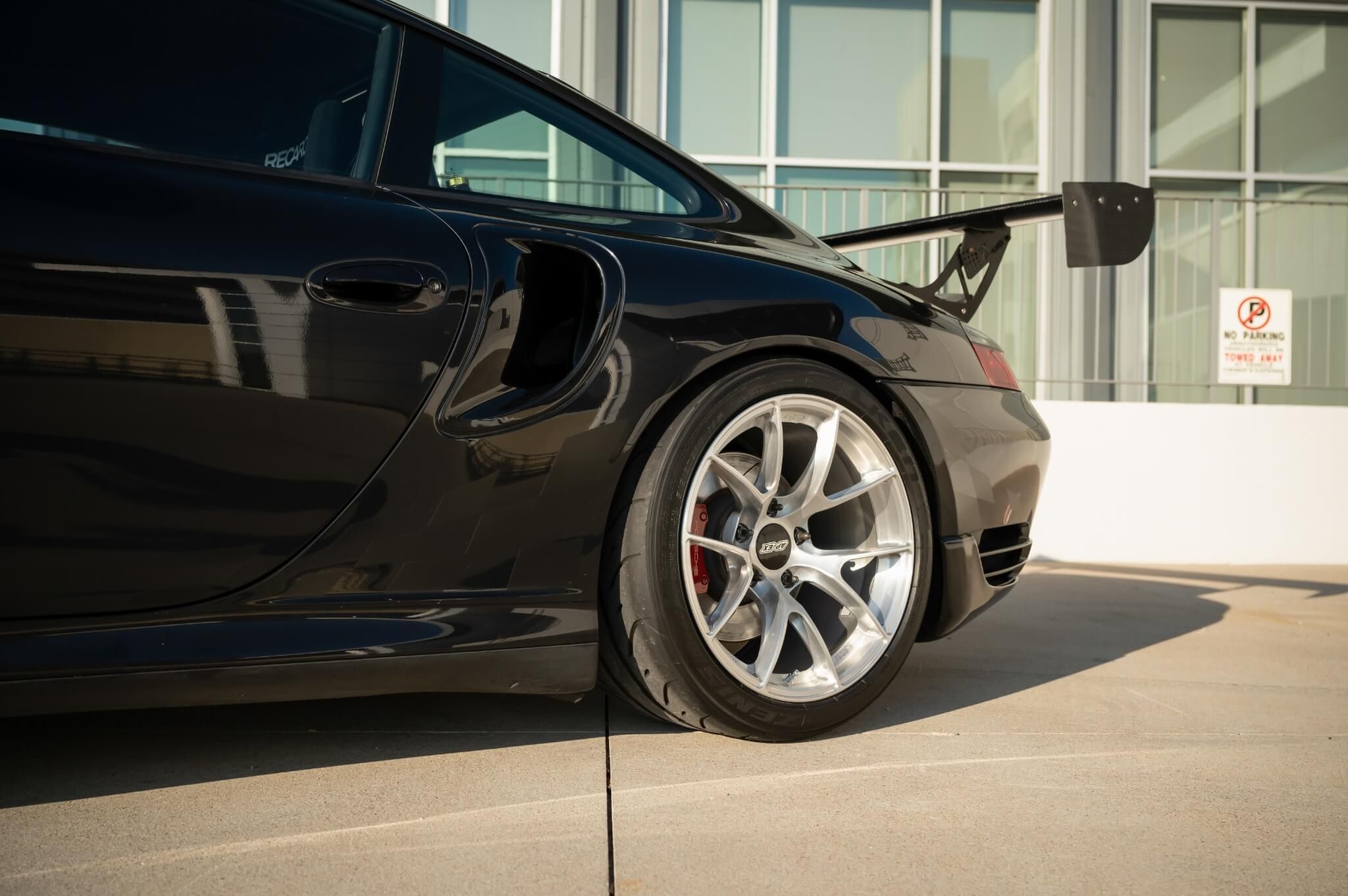 Black Porsche 911 996 Turbo with 18" VS-5RS Apex wheels in Brushed Clear