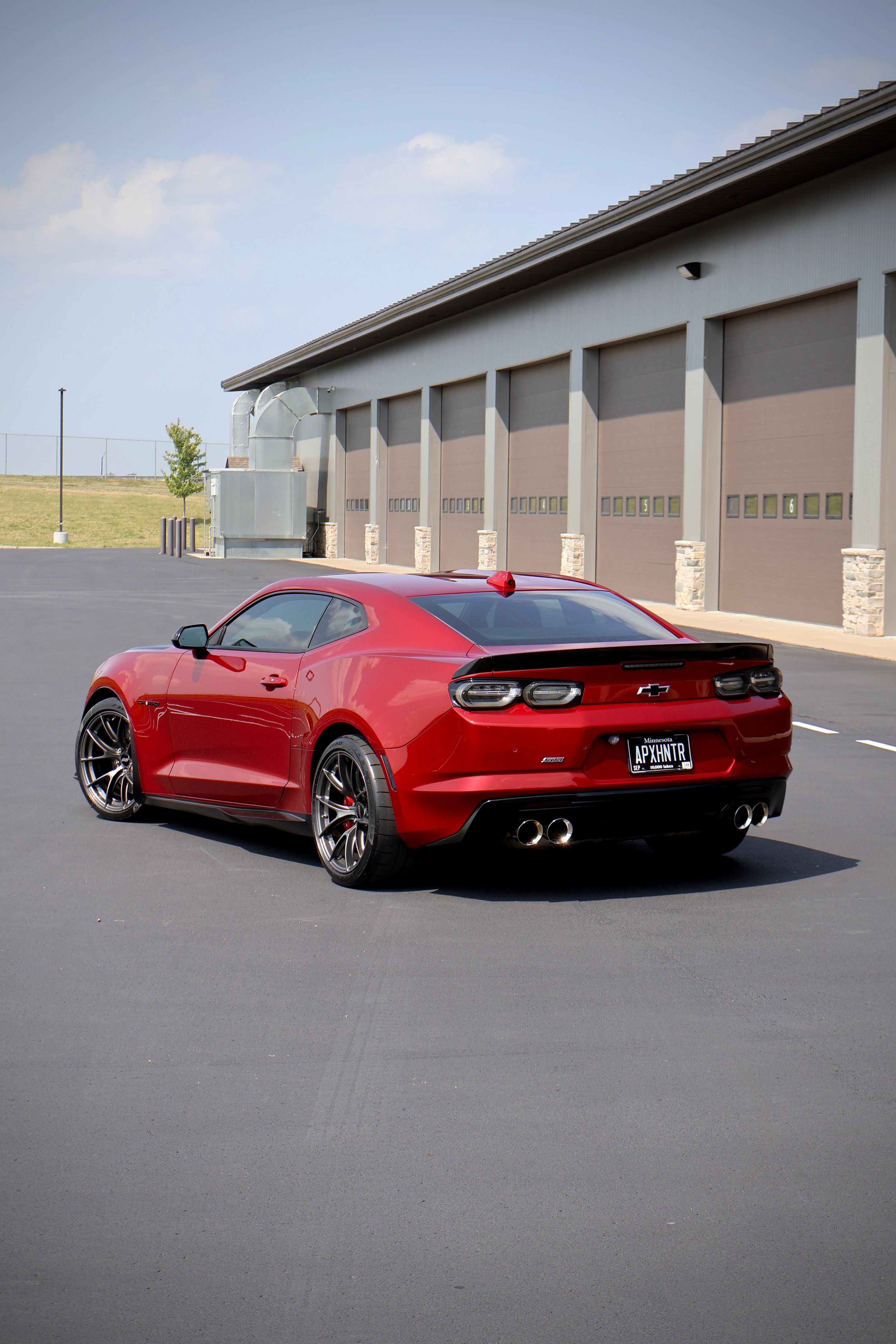 Red Chevrolet 6th Gen Camaro SS 1LE with 19" VS-5RS Apex wheels in Anthracite