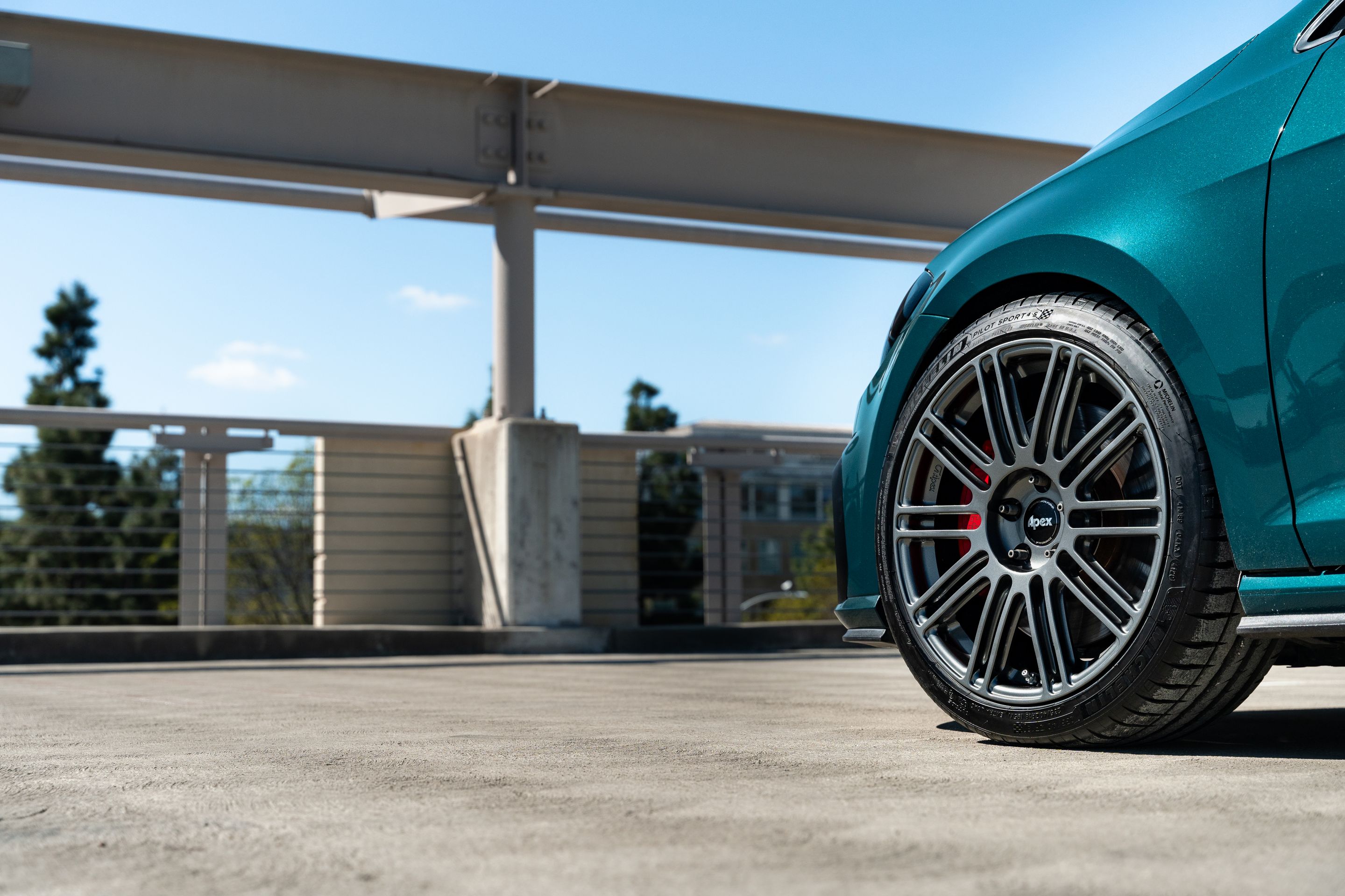 Green VW MK7 GTI with 18" TC-10RT Apex wheels in Anthracite