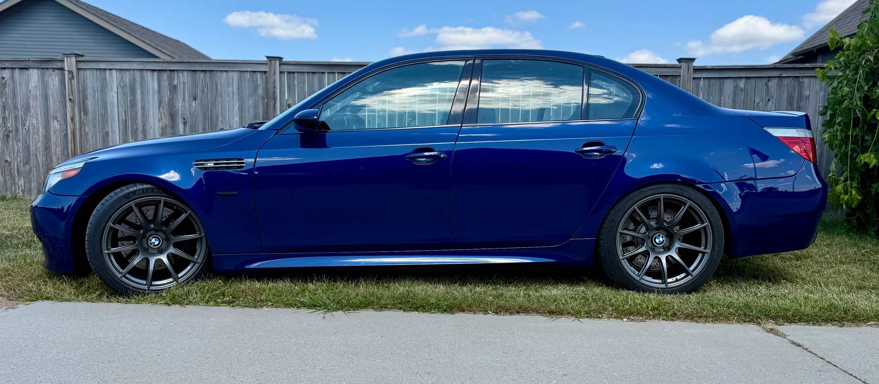 Blue BMW E60 M5 with 19" SM-10 Apex wheels in Anthracite