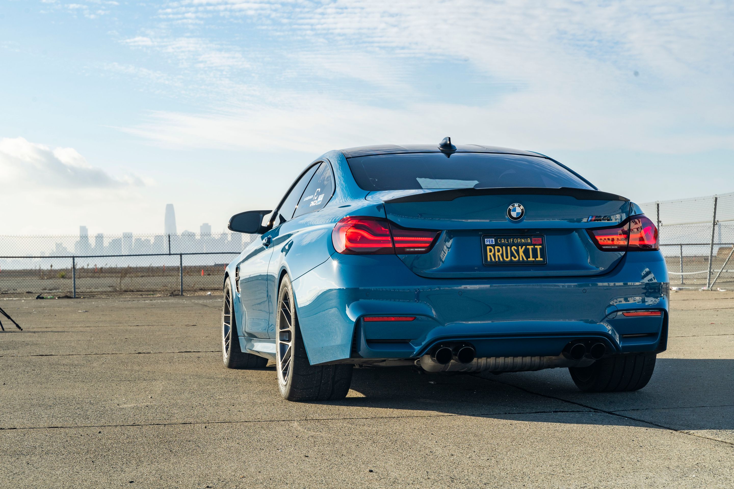 Blue BMW F82 Coupe M4 with 18" ARC-8 Apex wheels in Anthracite