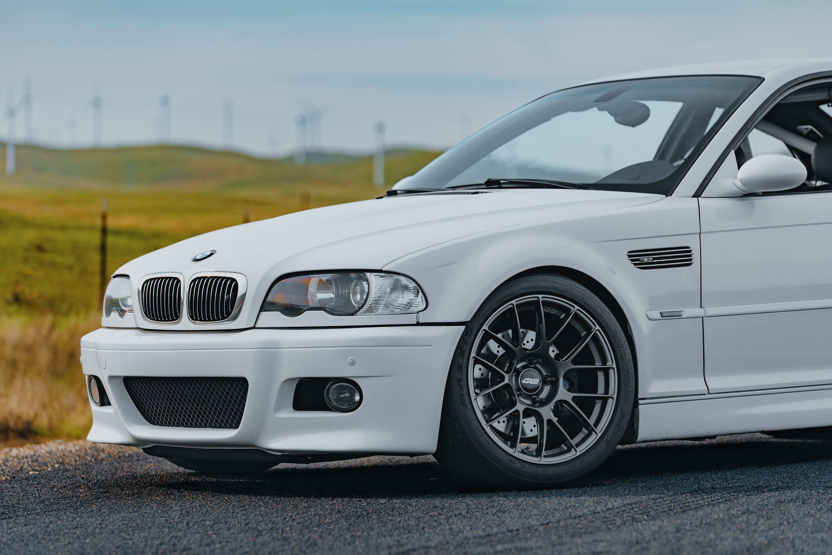 White BMW E46 M3 with 18" EC-7RS Apex wheels in Anthracite