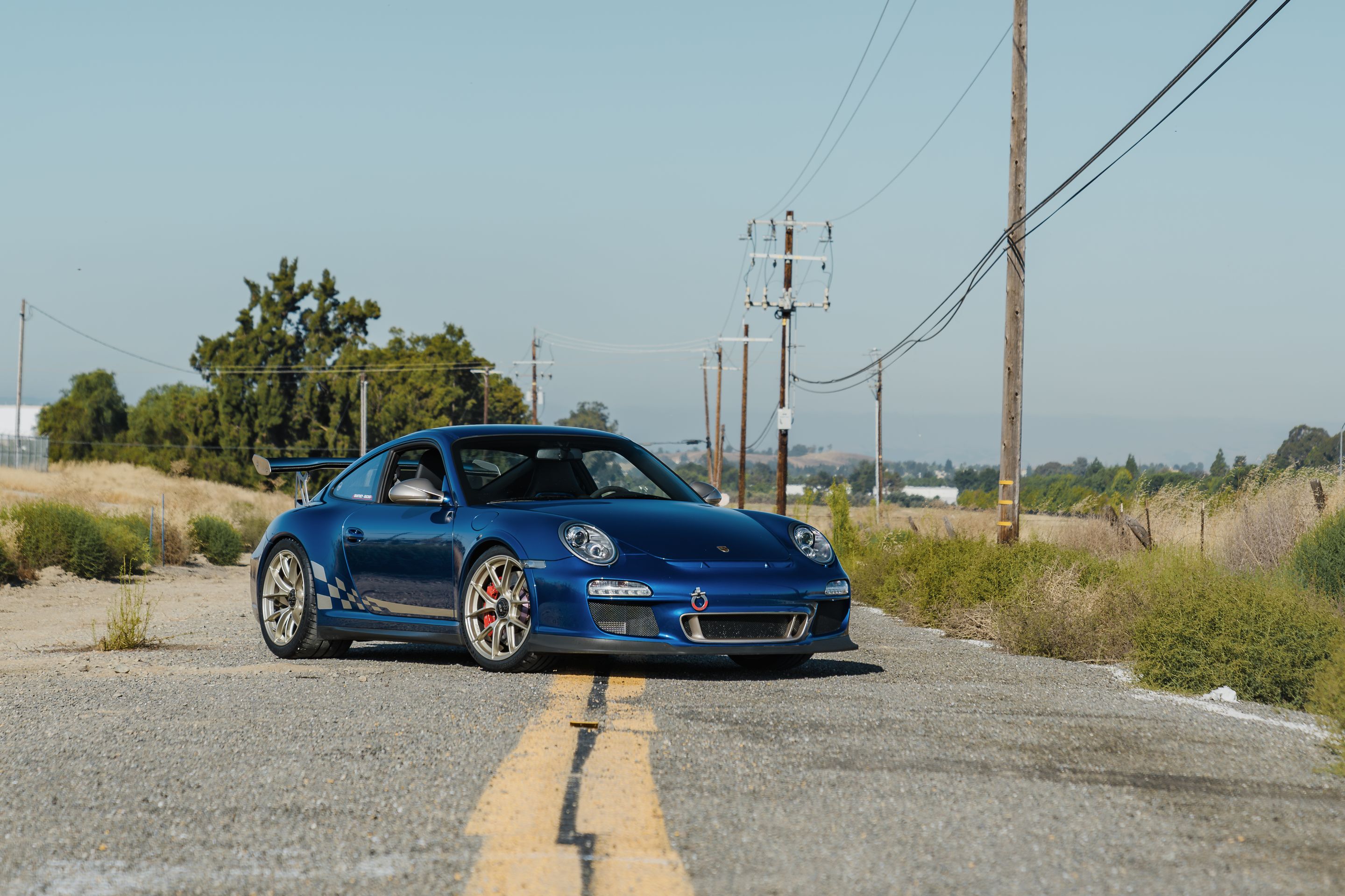 Blue Porsche 911 997 GT3 RS with 19" VS-5RS Apex wheels in Motorsport Gold