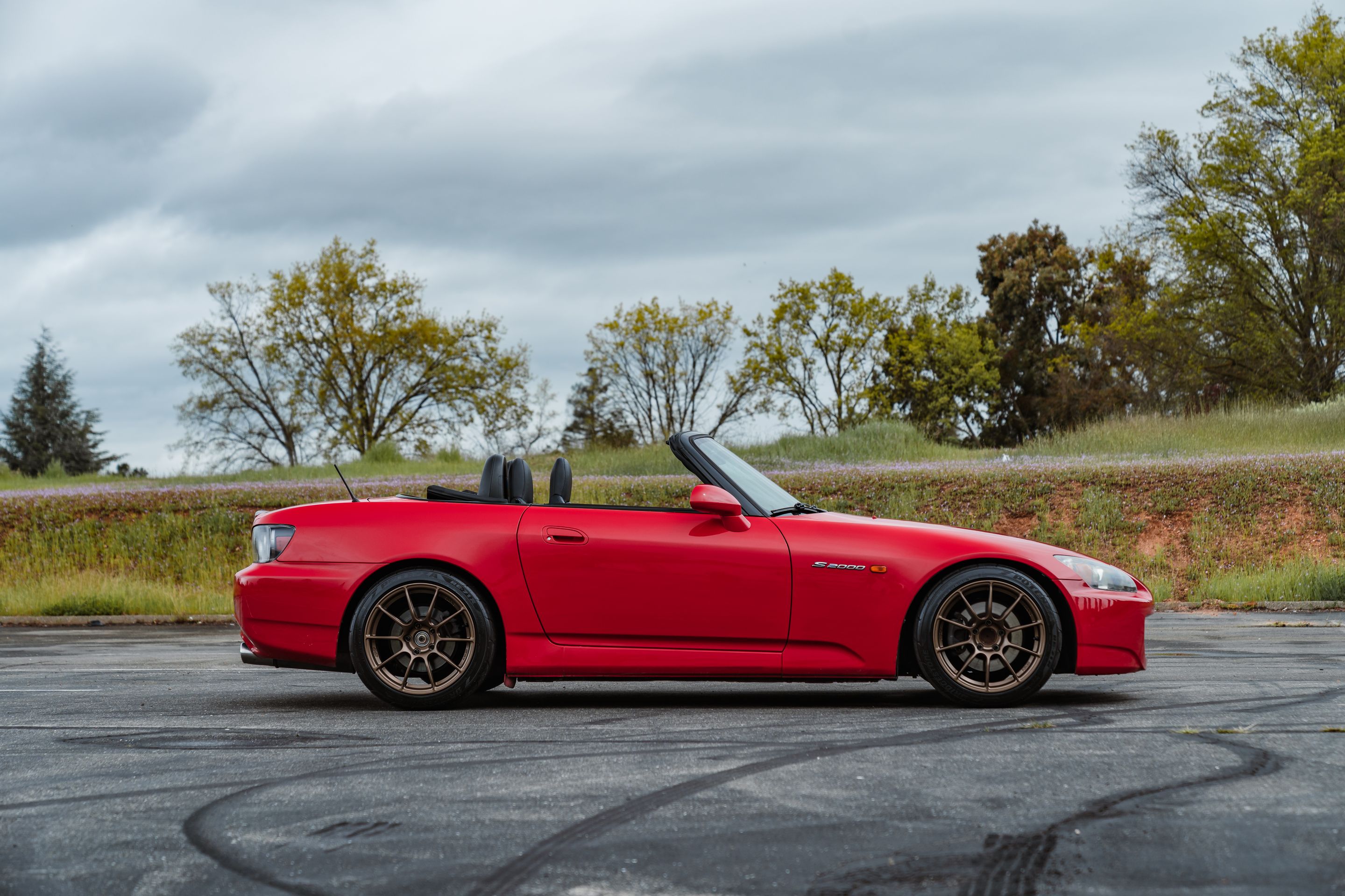 Red Honda S2000 with 17" SM-10RS Apex wheels in Satin Bronze
