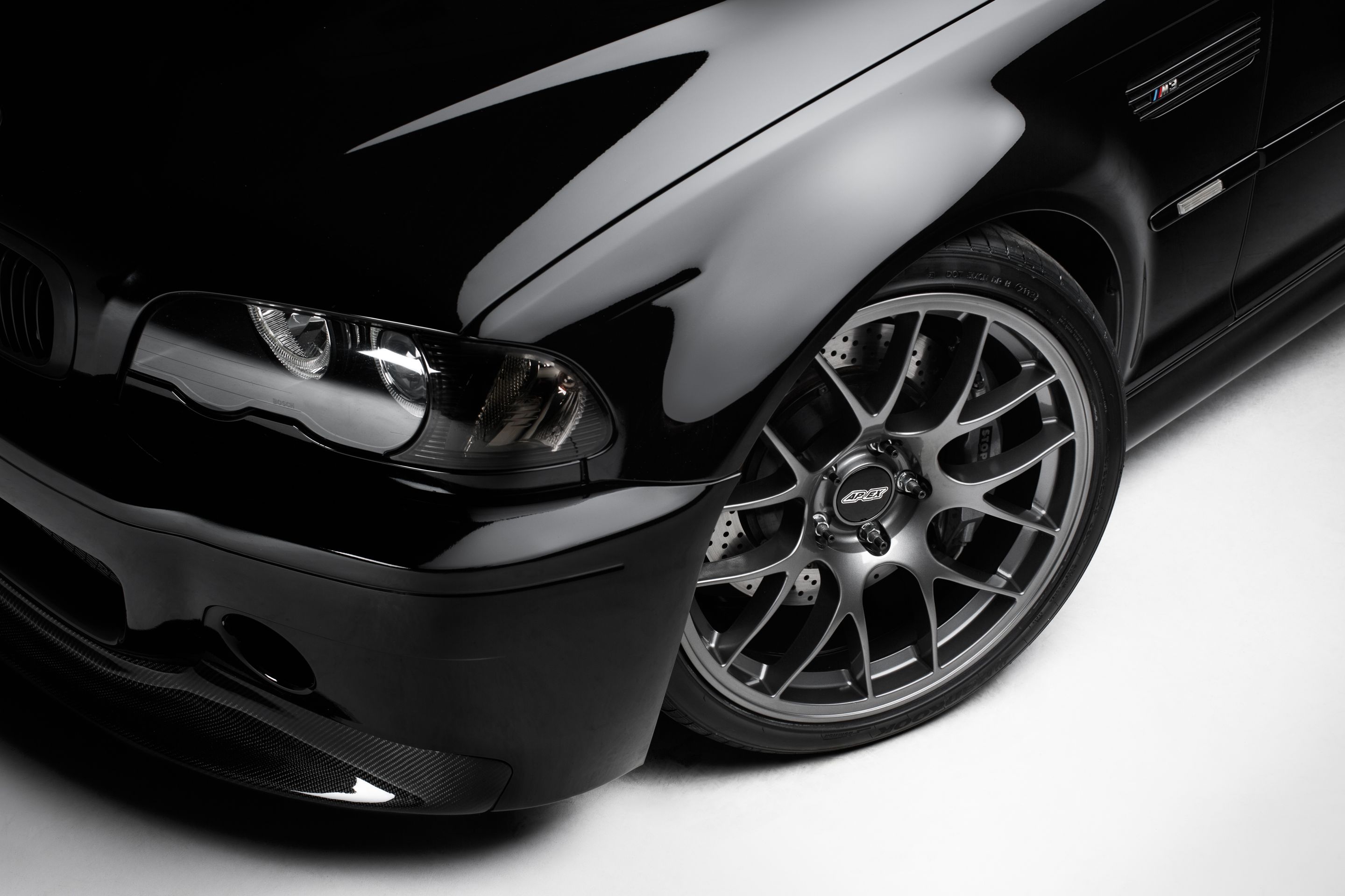 Blue BMW E46 M3 with 19" EC-7 Apex wheels in Anthracite