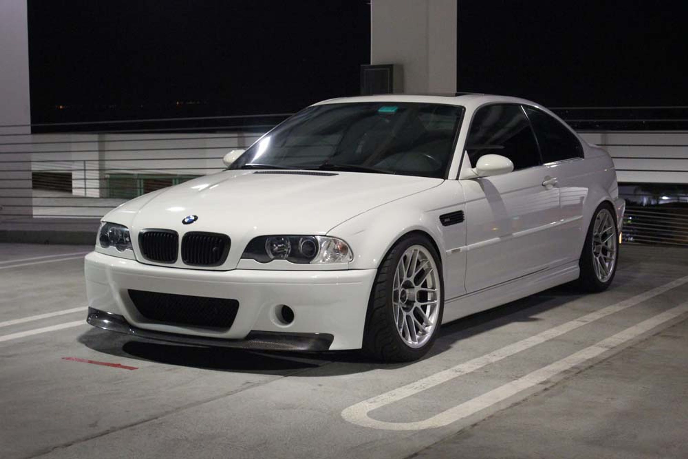 White BMW E46 M3 with 18" ARC-8 Apex wheels in Hyper Silver