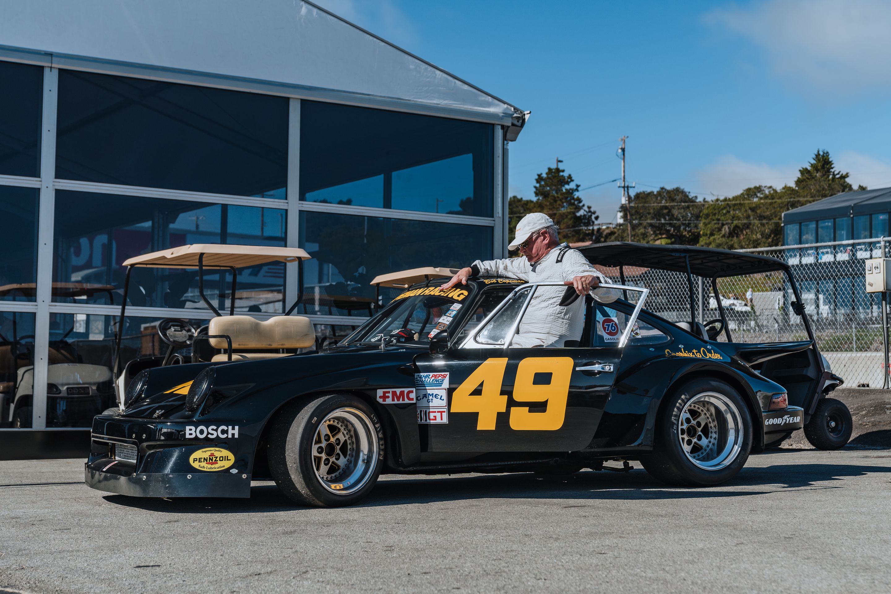 White Porsche 911 996 GT2 with 18" EC-7RS Apex wheels in Anthracite