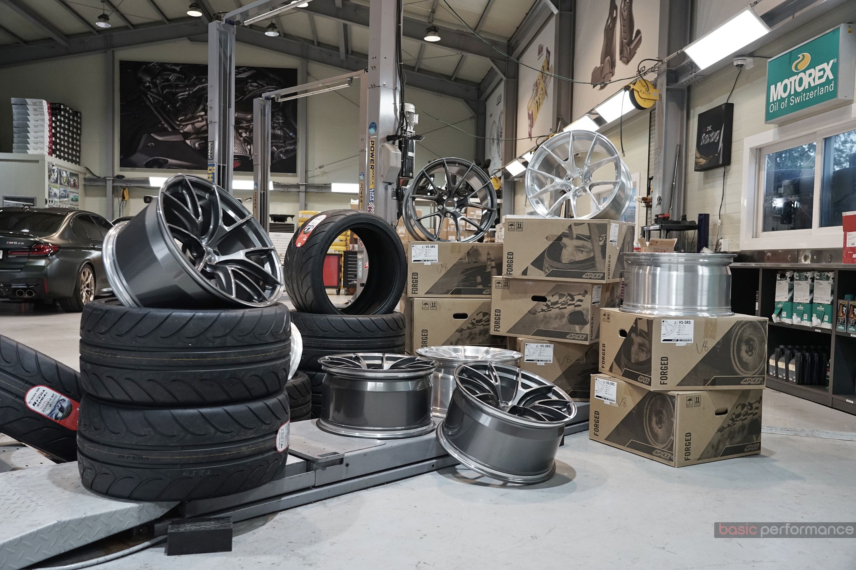 Blue BMW G80 M3 with 19" VS-5RS Apex wheels in Anthracite