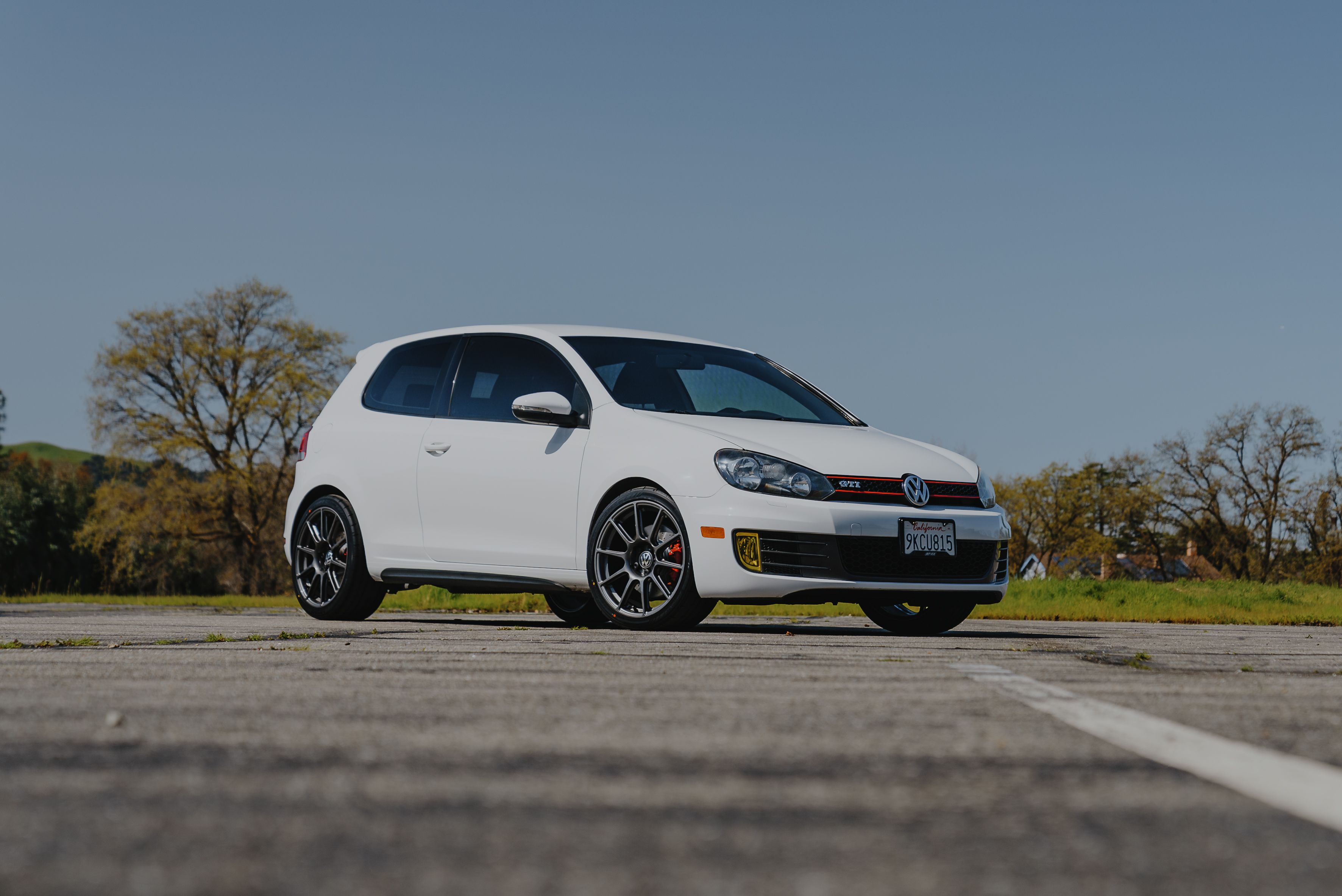 White VW GTI - SM-10 in Anthracite