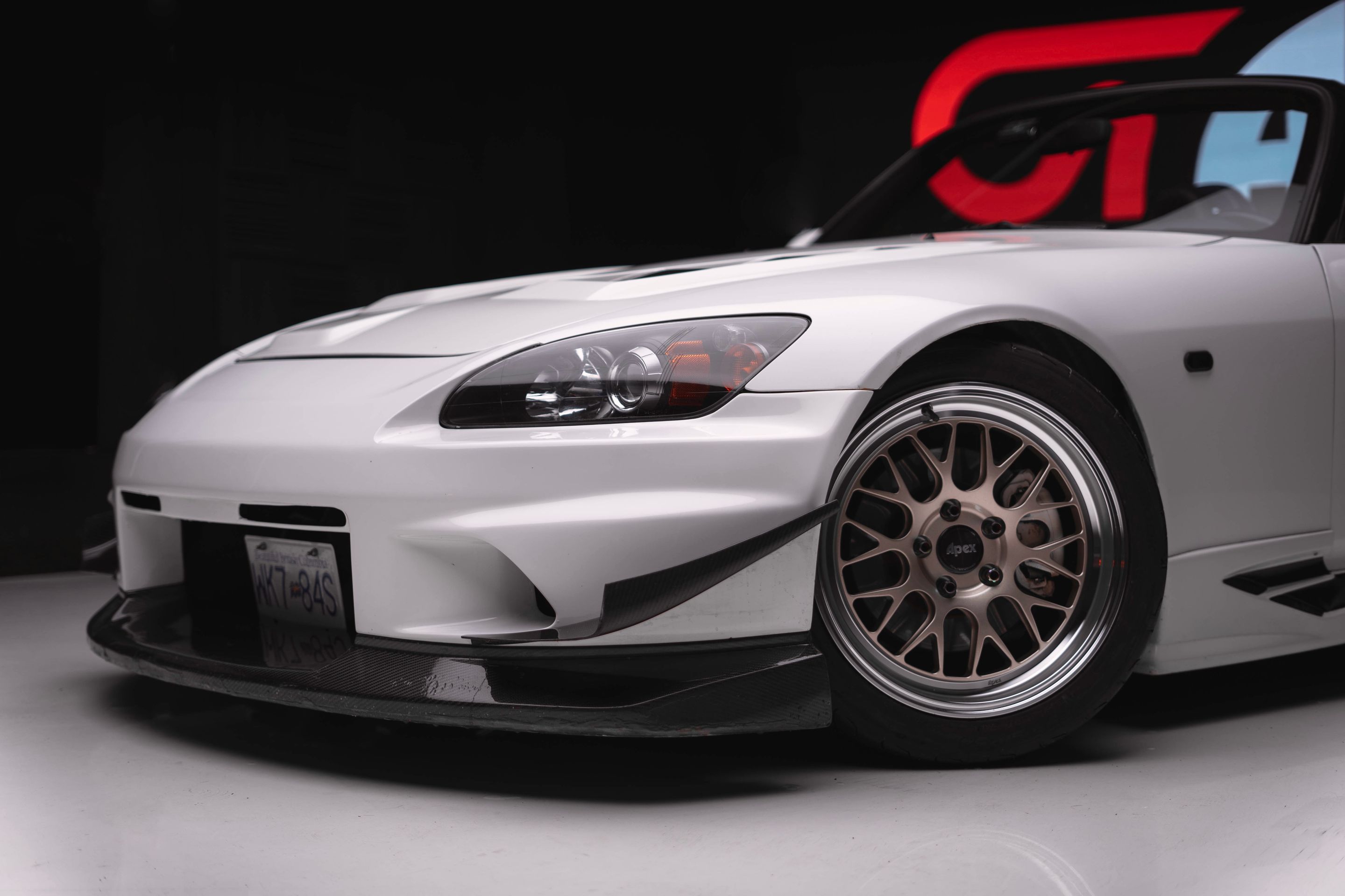 White Honda S2000 with 17" ML-10RT Apex wheels in Machined Lip Gloss Motorsport Gold