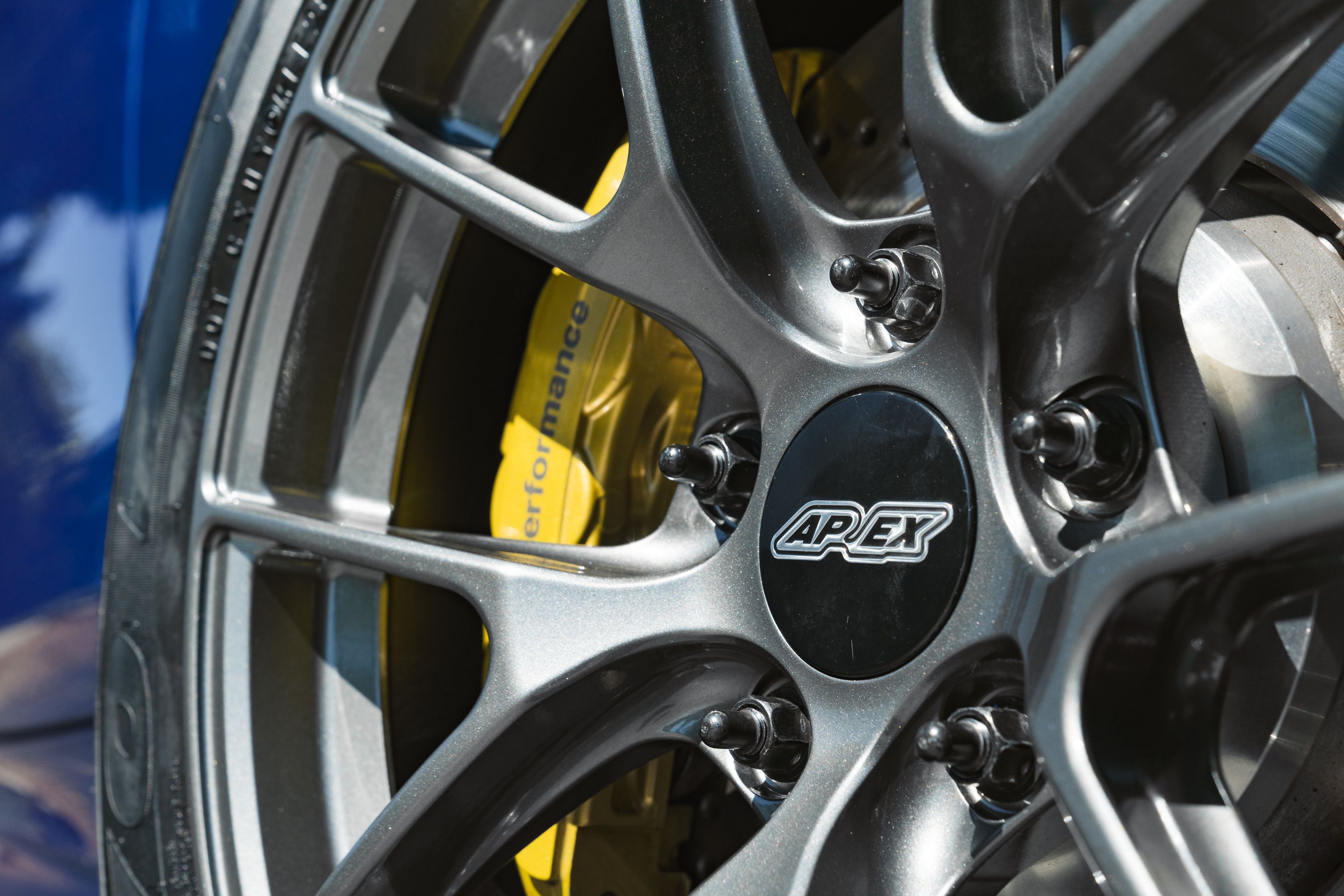 Blue BMW E82 Coupe 1 Series with 17" VS-5RS Apex wheels in Anthracite