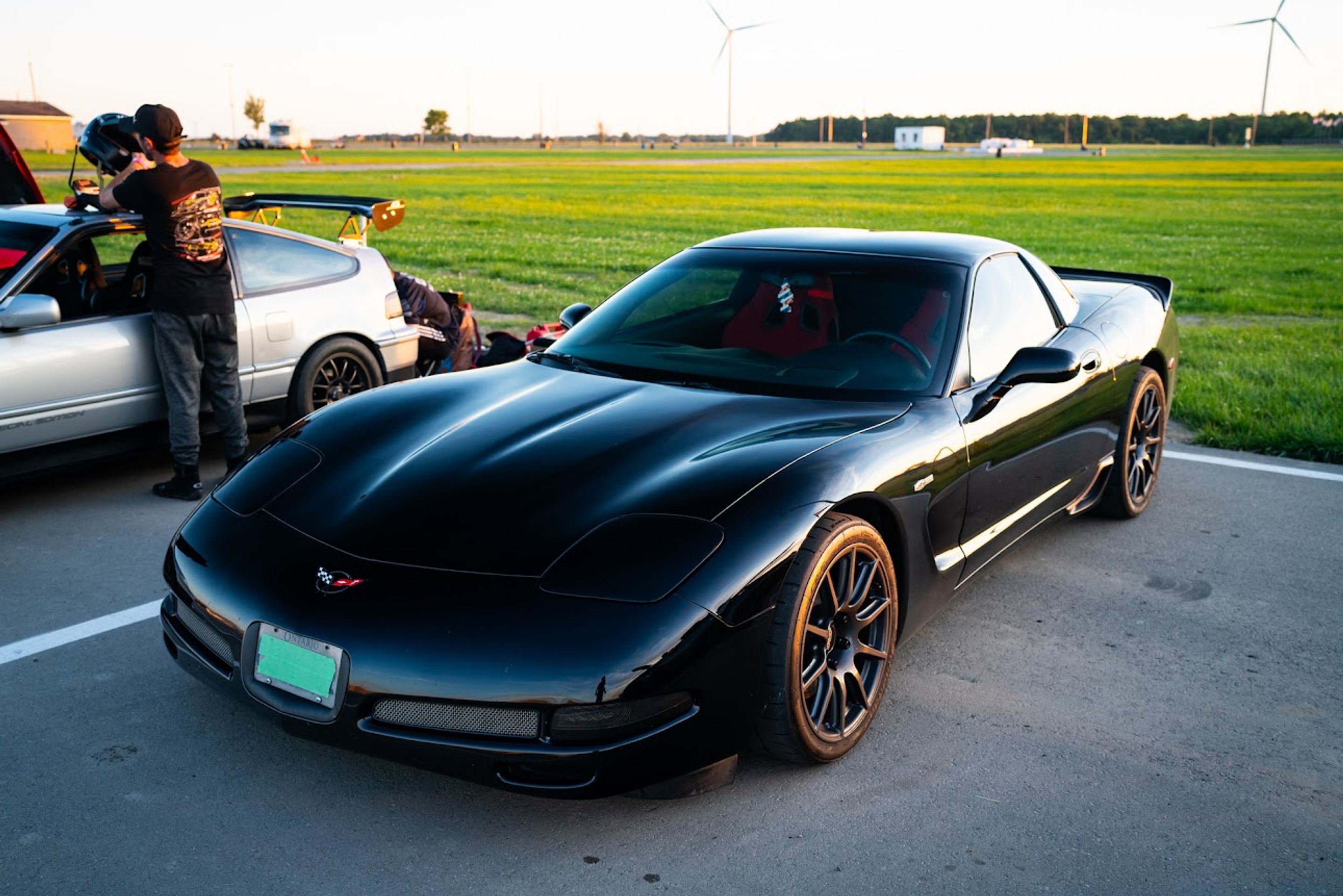 Black Chevrolet C5 Corvette Base/Z51 with 18" SM-10 Apex wheels in Anthracite