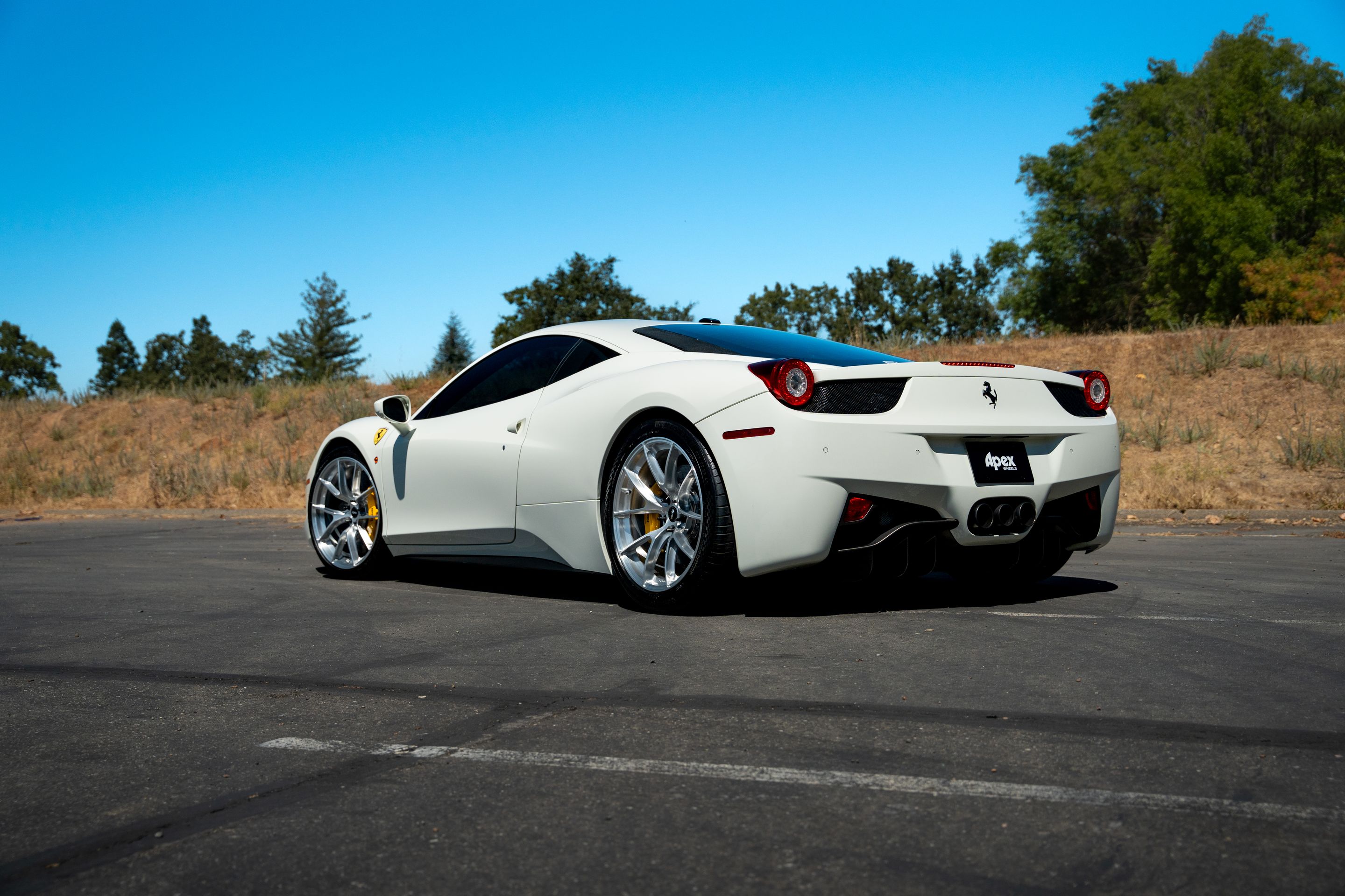 White Ferrari 458 Italia with 20" VS-5RS Apex wheels in Brushed Clear