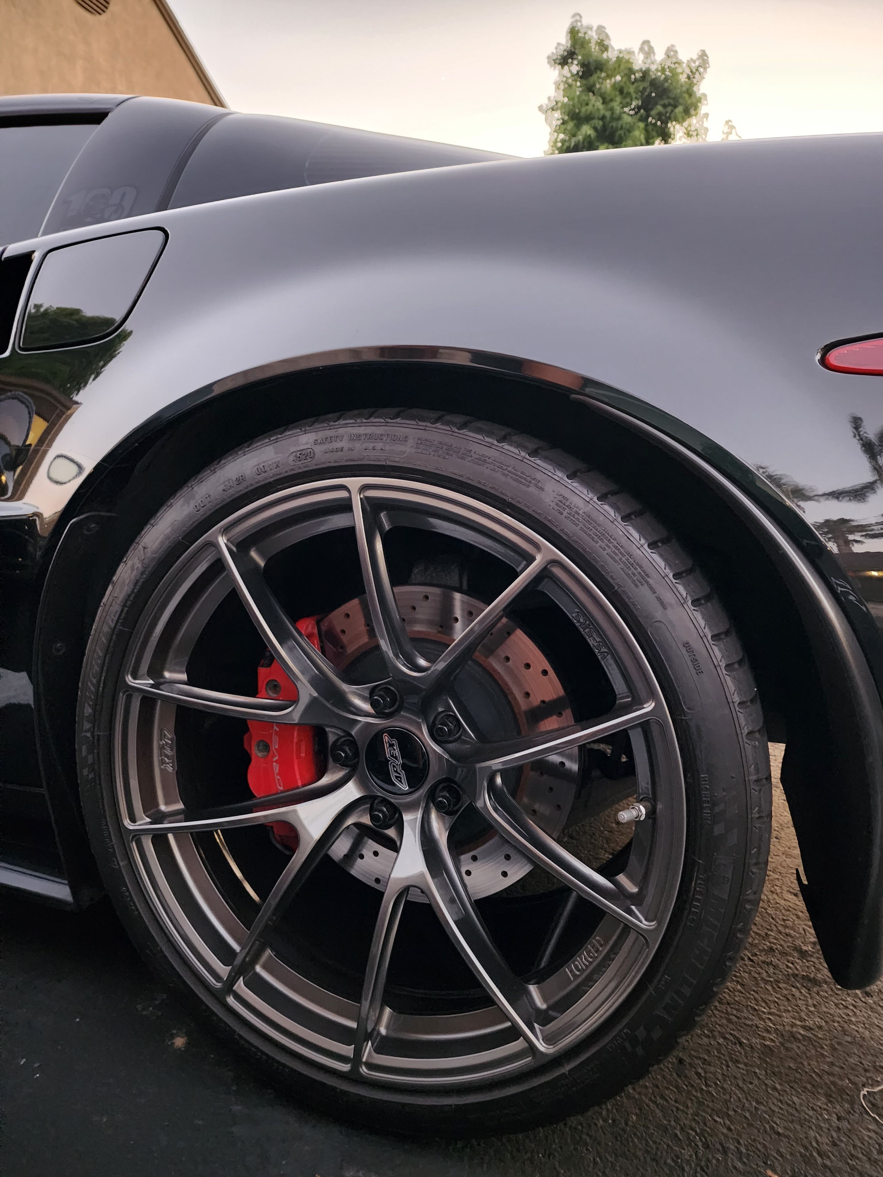 Black Chevrolet C6 Corvette Z06 with 19"/20" VS-5RS Apex wheels in Anthracite