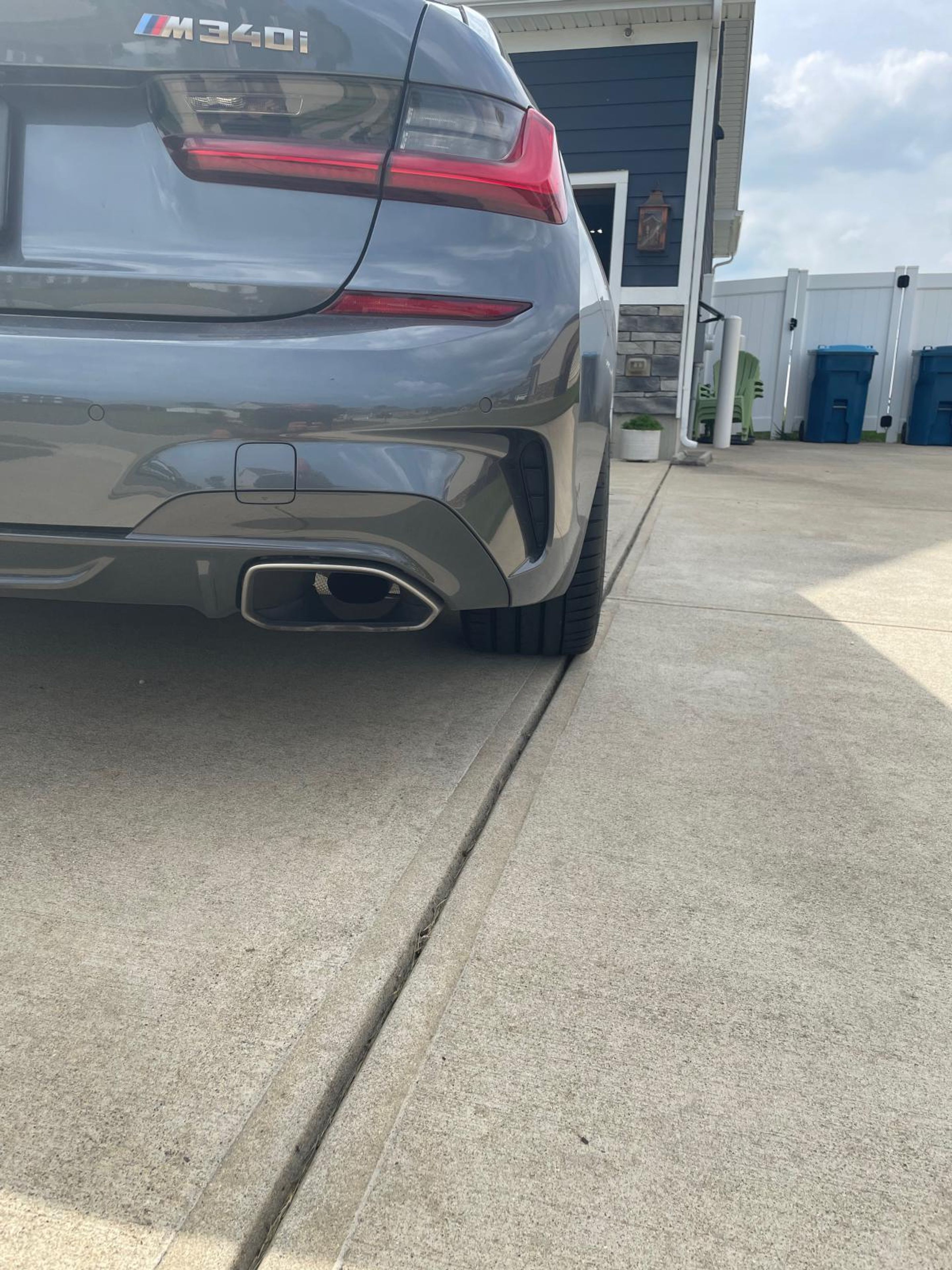 Grey BMW G20 Sedan 3 Series with 19" VS-5RS Apex wheels in Brushed Clear