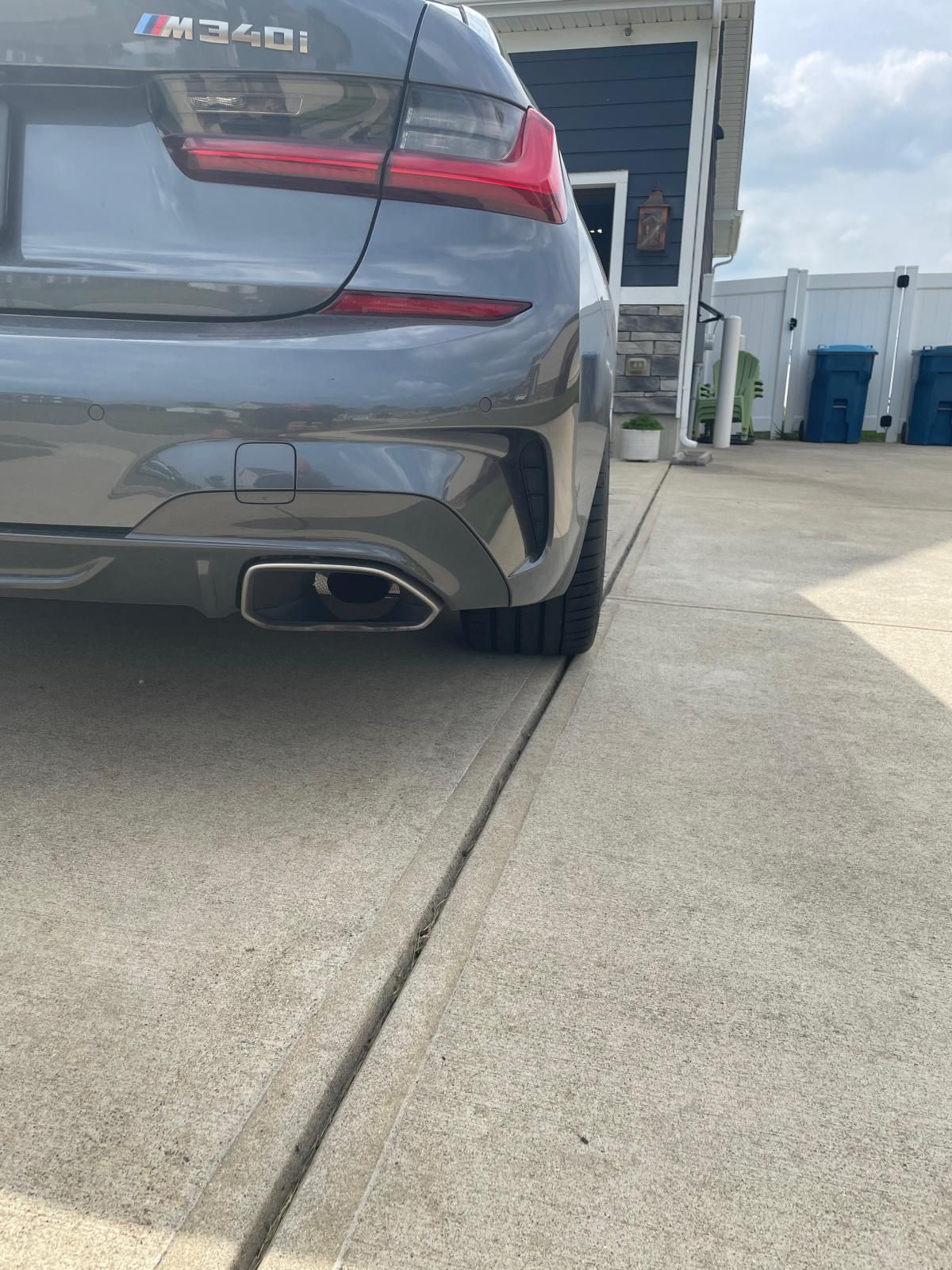 Grey BMW G20 Sedan 3 Series with 19" VS-5RS Apex wheels in Brushed Clear