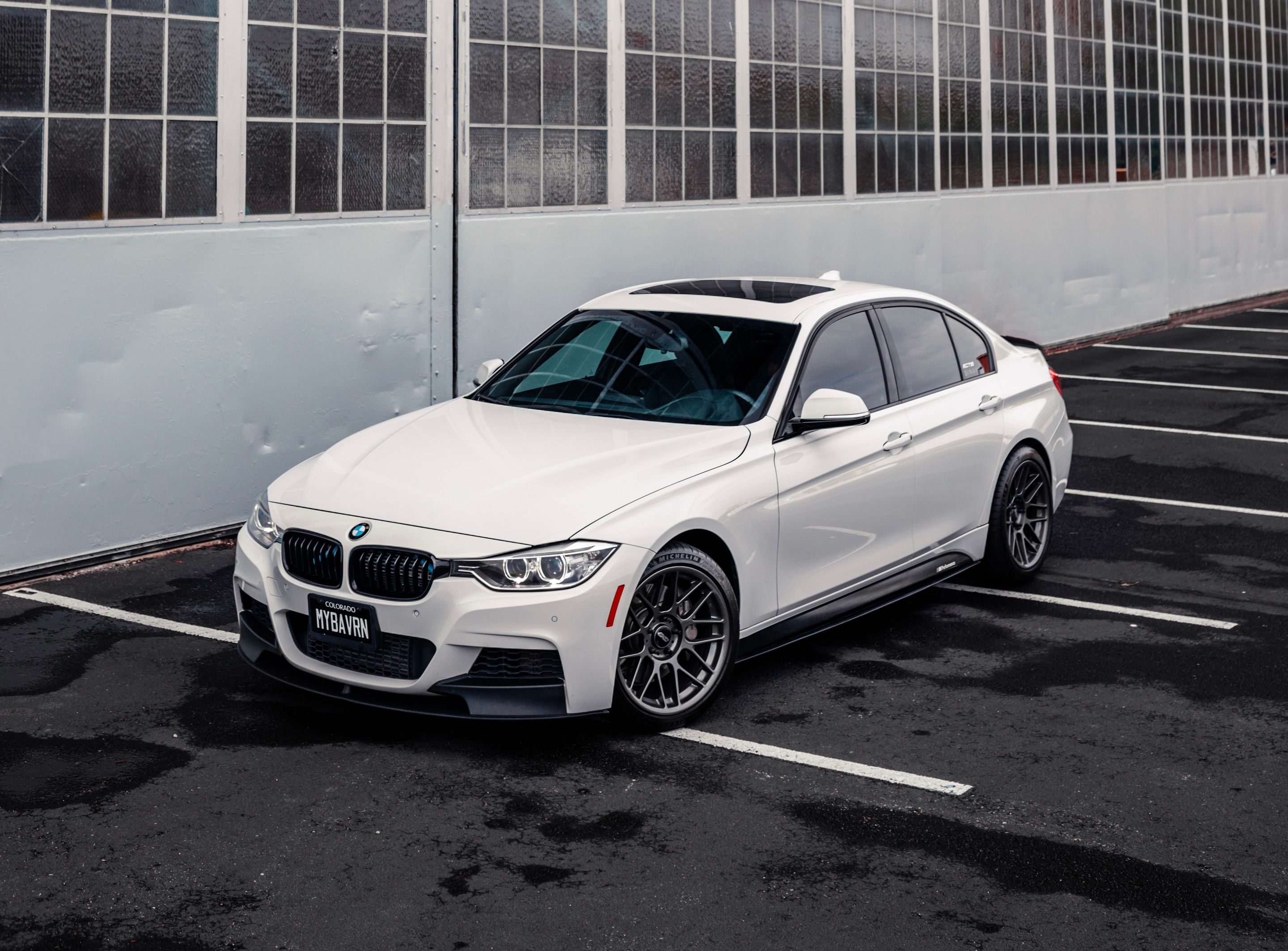 White BMW F30 Sedan 3 Series with 18" ARC-8 Apex wheels in Anthracite