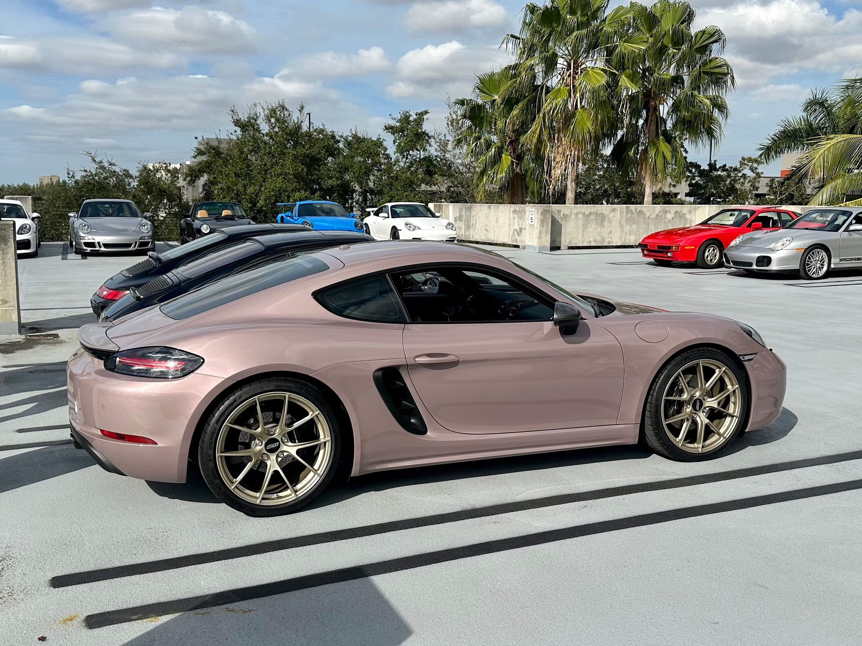 Pink Porsche 718 Cayman T with 20" VS-5RS Apex wheels in Motorsport Gold