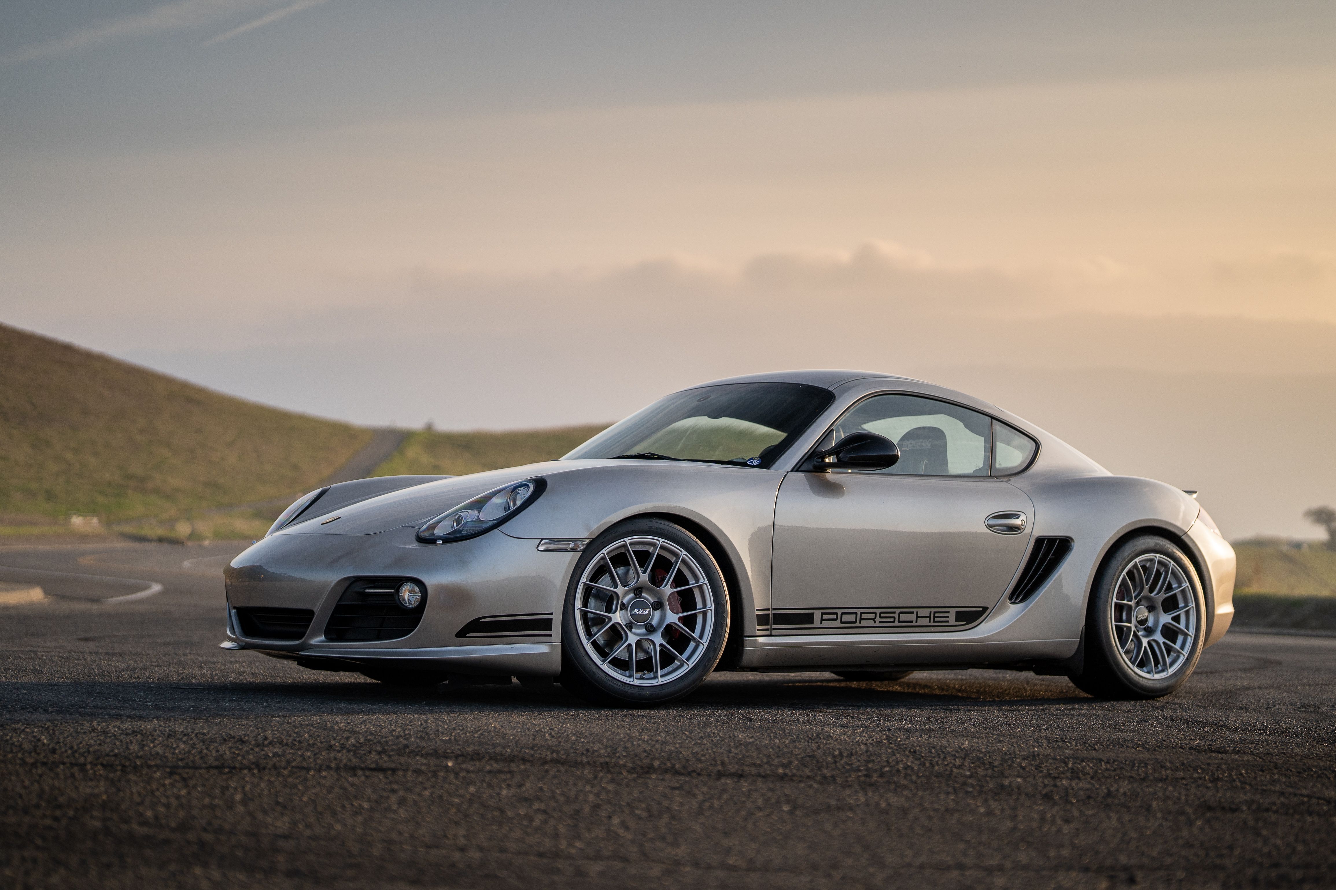 H E RS [ハーズ] 7 2012 Porsche 987 Cayman R with 18