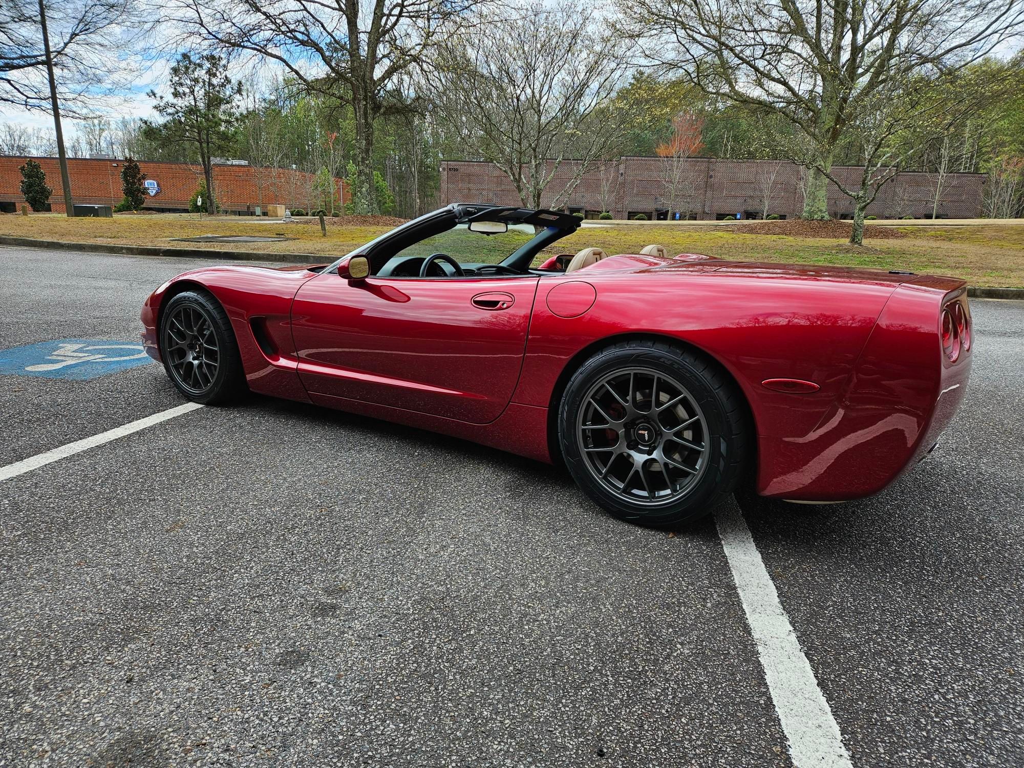 Red Chevrolet C5 Corvette Base/Z51 with 18" EC-7 Apex wheels in Anthracite