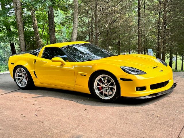 Yellow Chevrolet C6 Corvette Z06 with 18"/19" VS-5RS Apex wheels in Brushed Clear