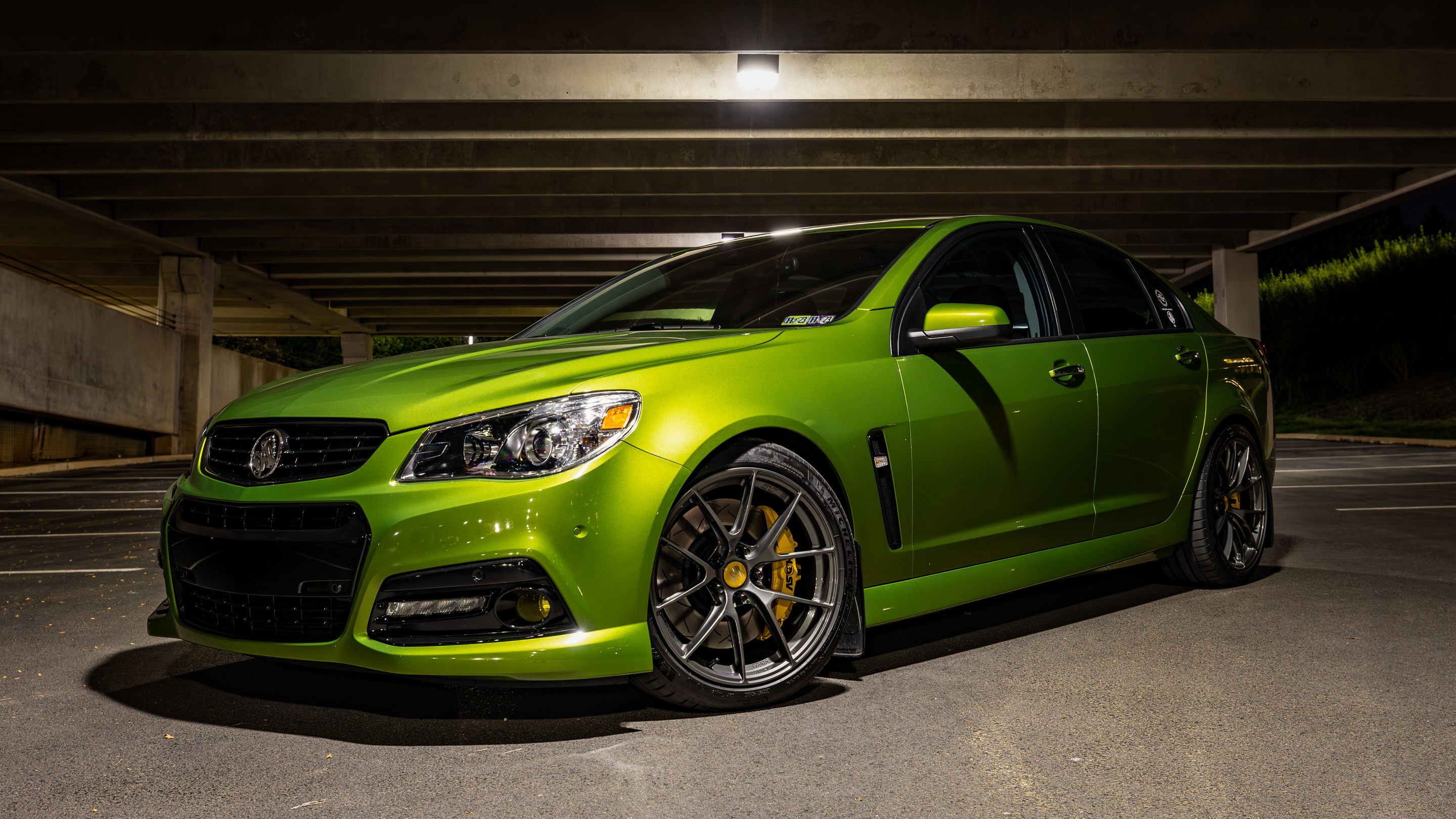 Green Chevrolet SS with 19" VS-5RS Apex wheels in Anthracite