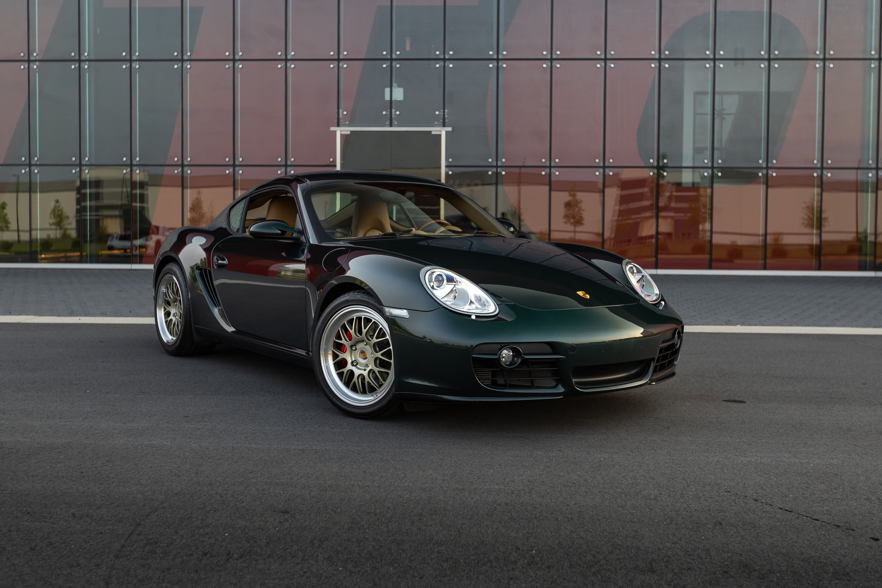 Green Porsche 987 Cayman S with 18" ML-10RT Apex wheels in Machined Lip Gloss Motorsport Gold