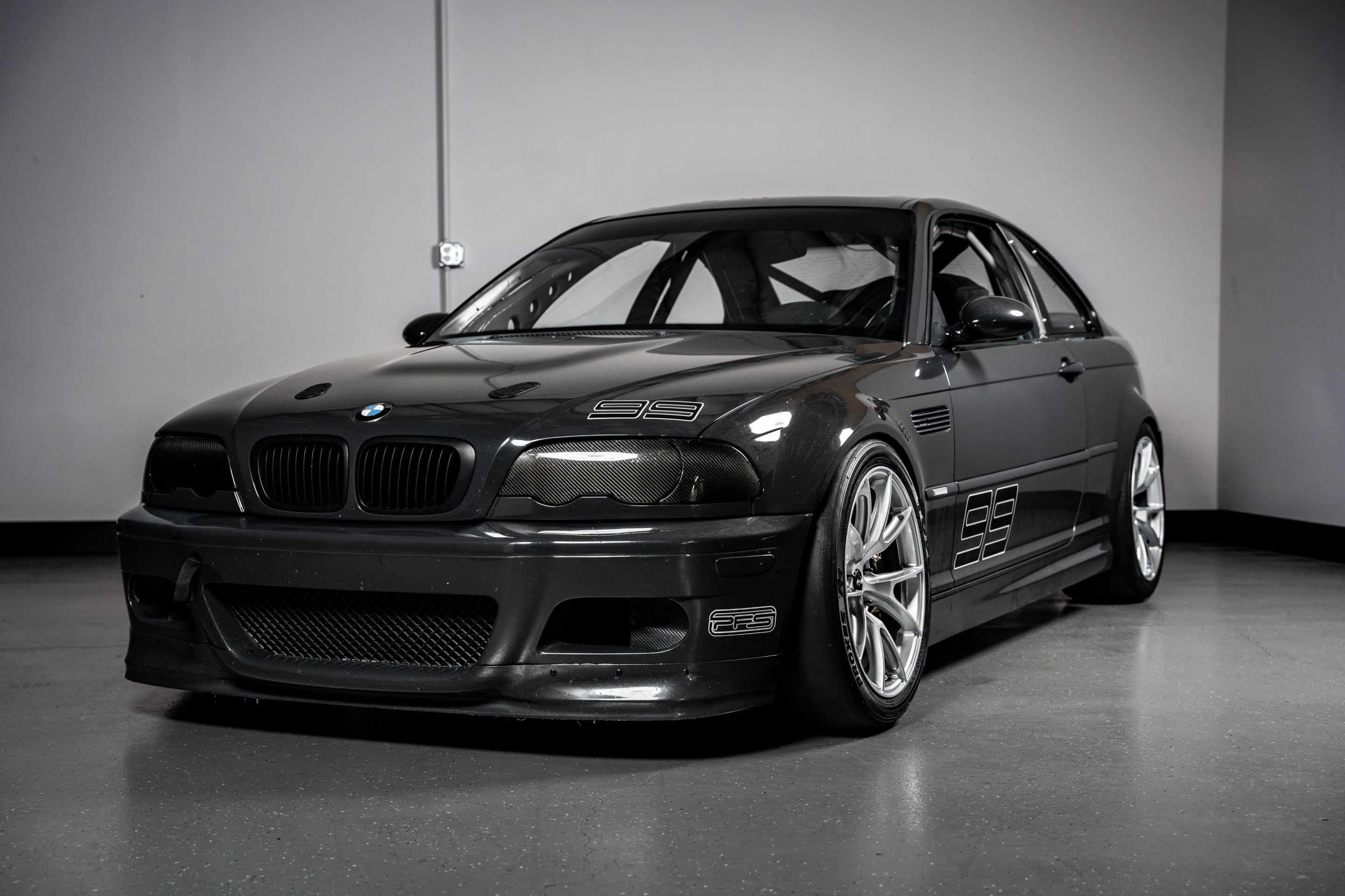 Grey BMW E46 M3 with 18" VS-5 Apex wheels in Race Silver