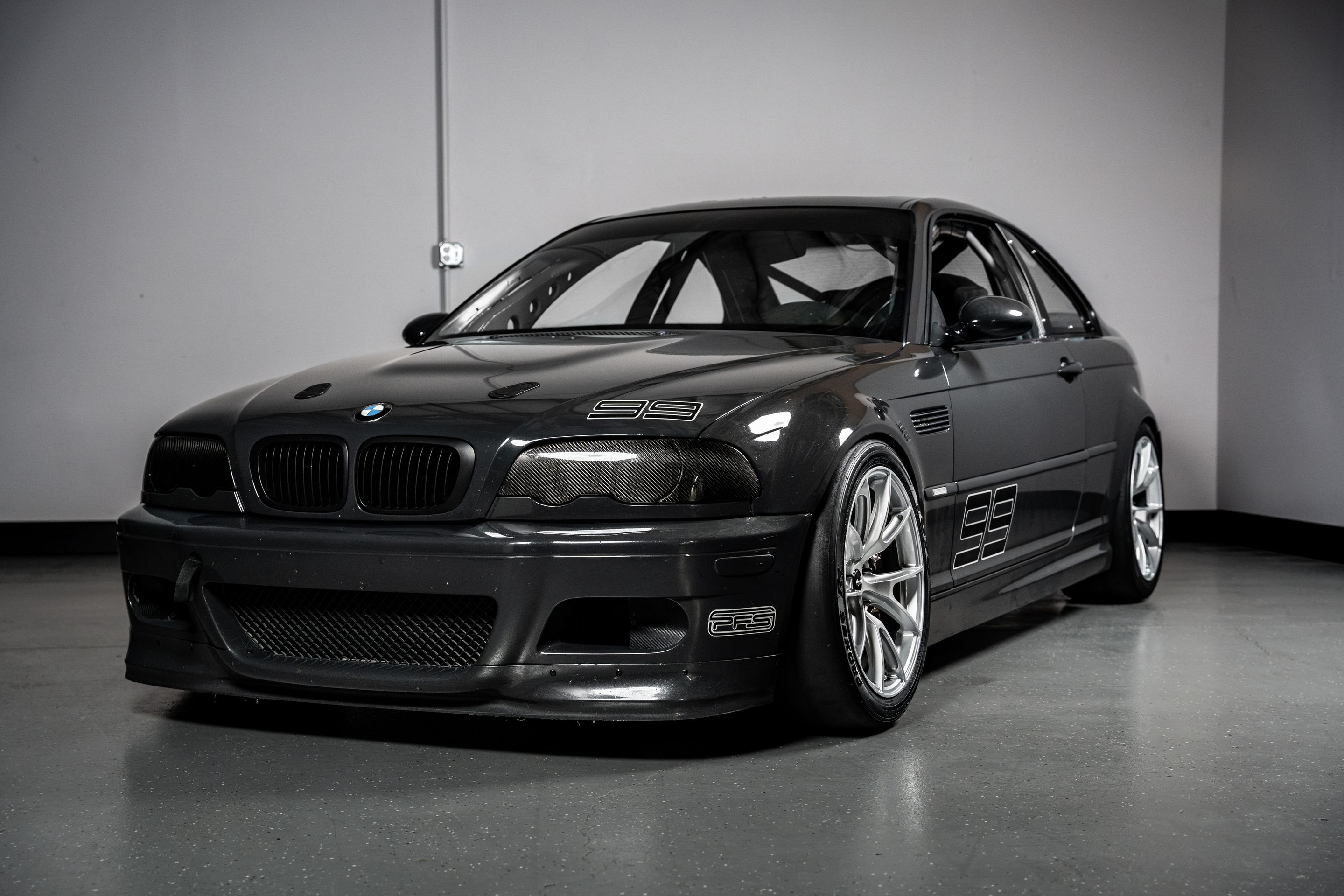 Grey BMW E46 M3 with 18" VS-5 Apex wheels in Race Silver