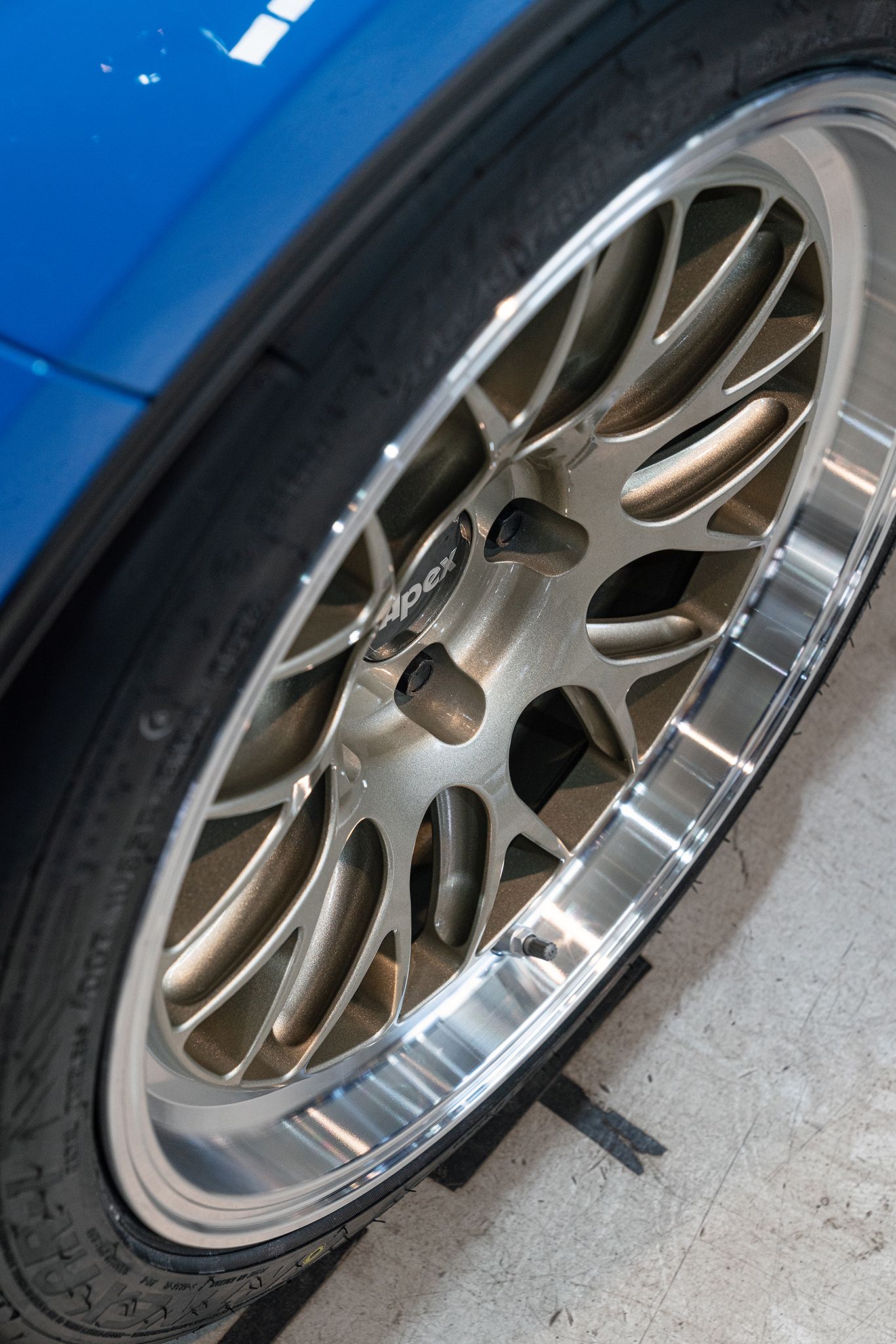 Blue BMW F87 M2 with 18" ML-10RT Apex wheels in Machined Lip Gloss Motorsport Gold