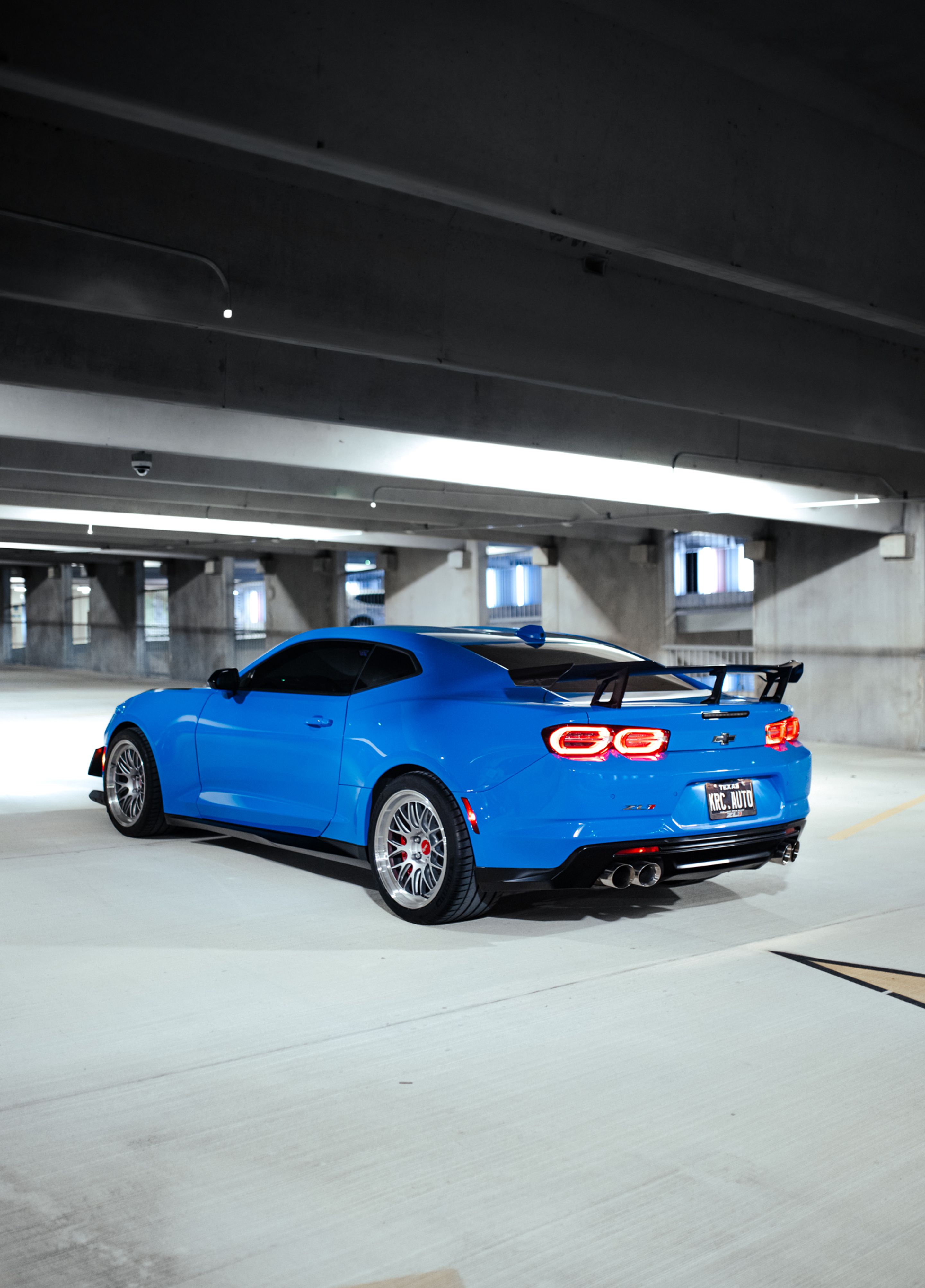 Blue Chevrolet 6th Gen Camaro ZL1 1LE with 19" ML-10RT Apex wheels in Machined Lip Race Silver