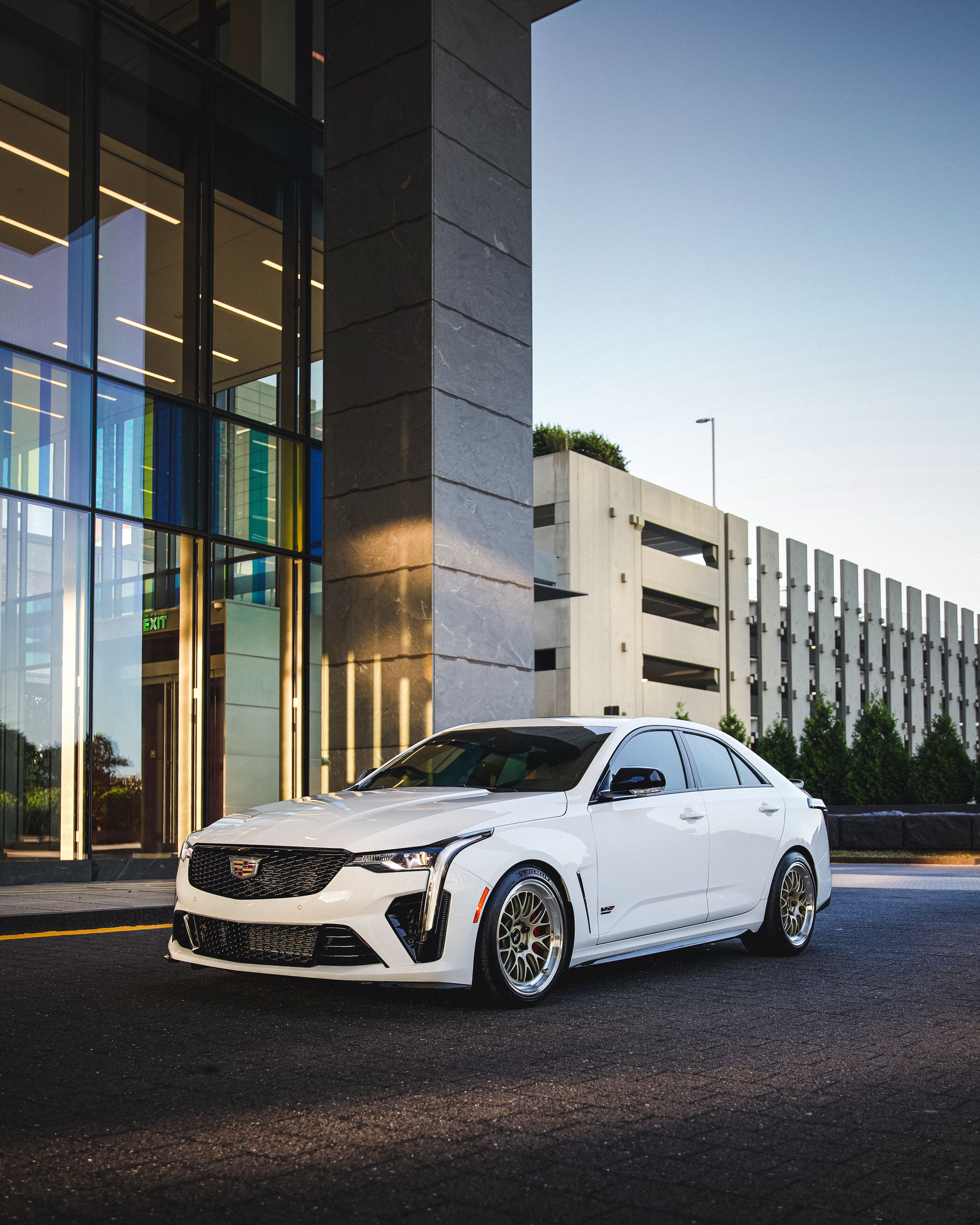 White Cadillac CT4-V Blackwing with 18" ML-10RT Apex wheels in Machined Lip Gloss Motorsport Gold