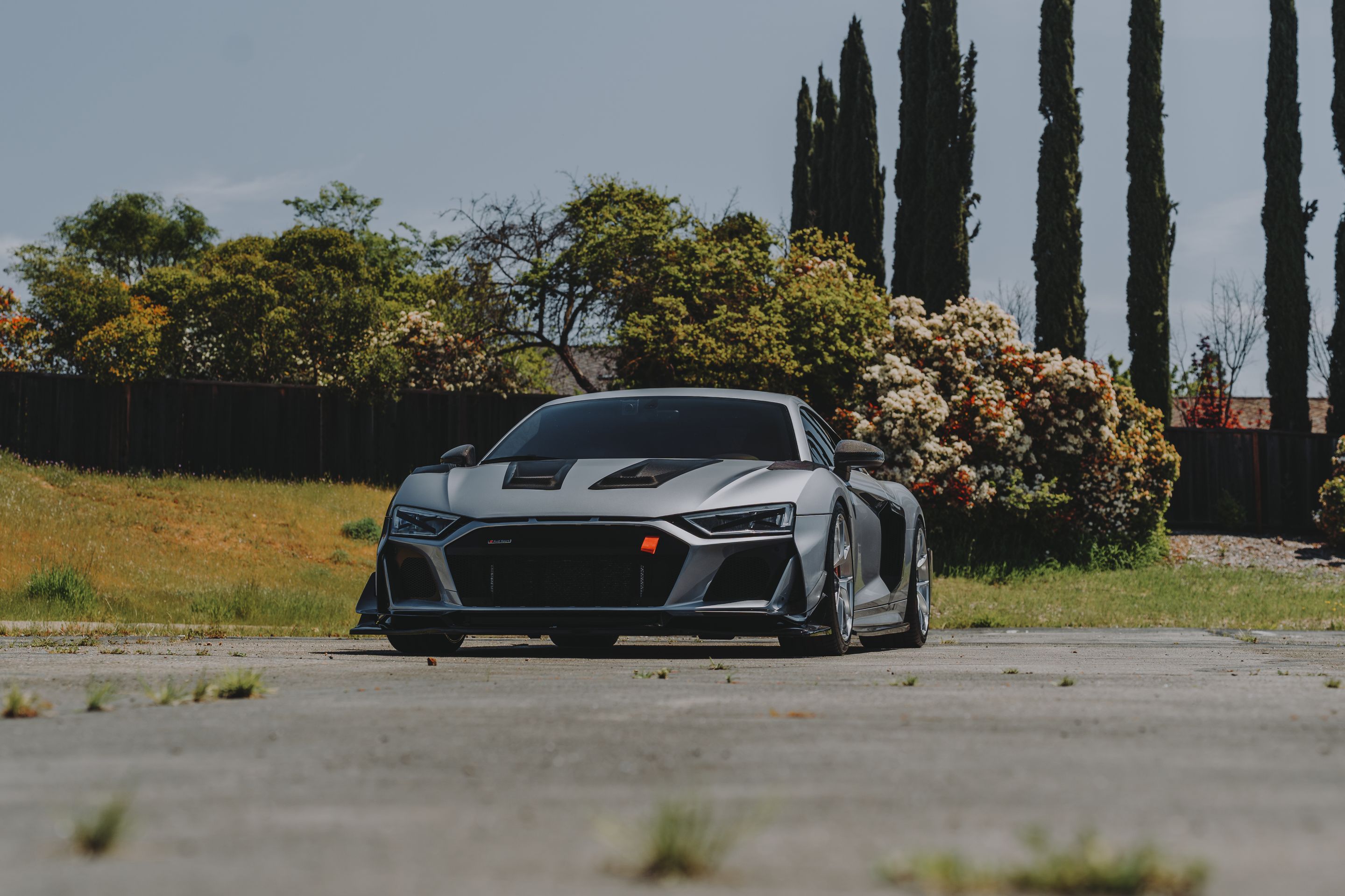 Silver Audi Gen 2 R8 with 19"/20" VS-5RS Apex wheels in Brushed Clear