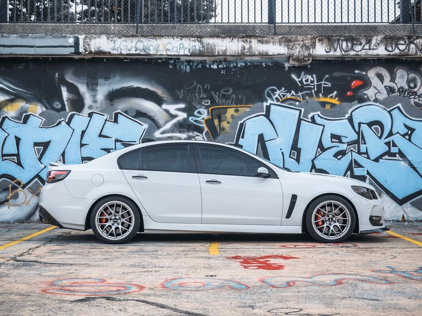 White Chevrolet SS with 19" EC-7 Apex wheels in Race Silver