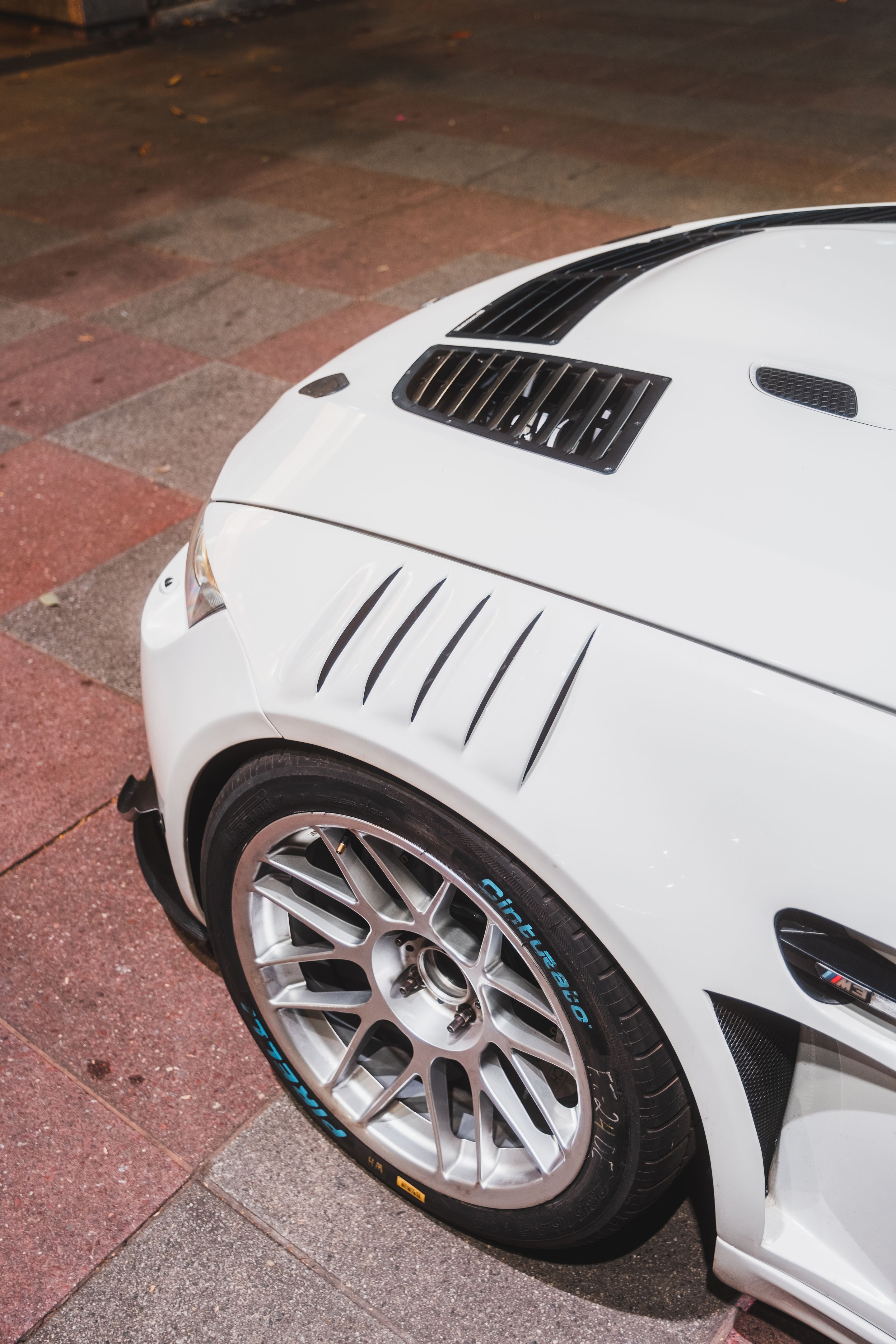 White BMW E92 Coupe M3 with 18" ARC-8 Apex wheels in Hyper Silver