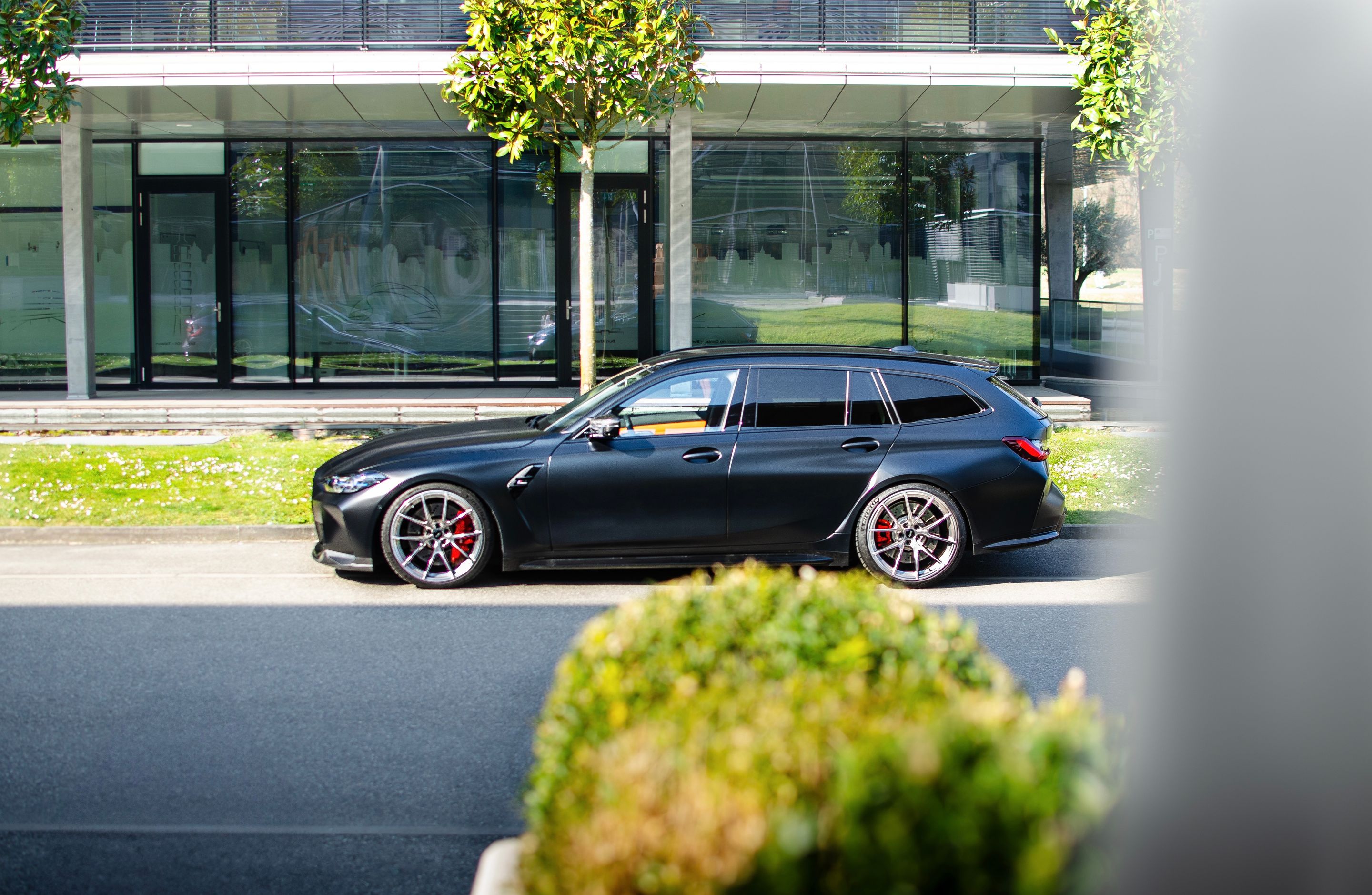 Black BMW G80 M3 with 20" VS-5RS Apex wheels in Brushed Clear