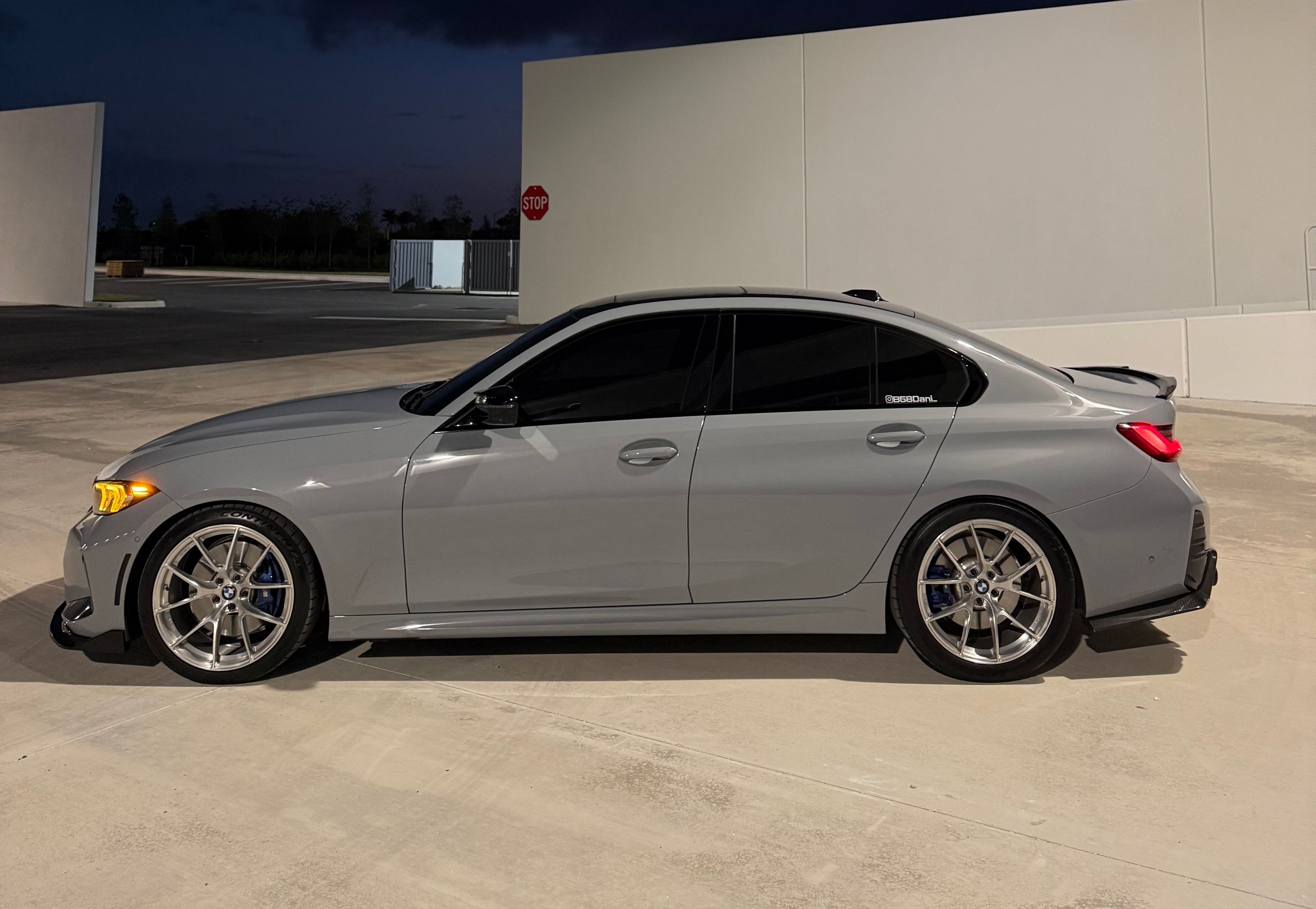 Grey BMW G20 Sedan 3 Series with 19" VS-5RS Apex wheels in Brushed Clear