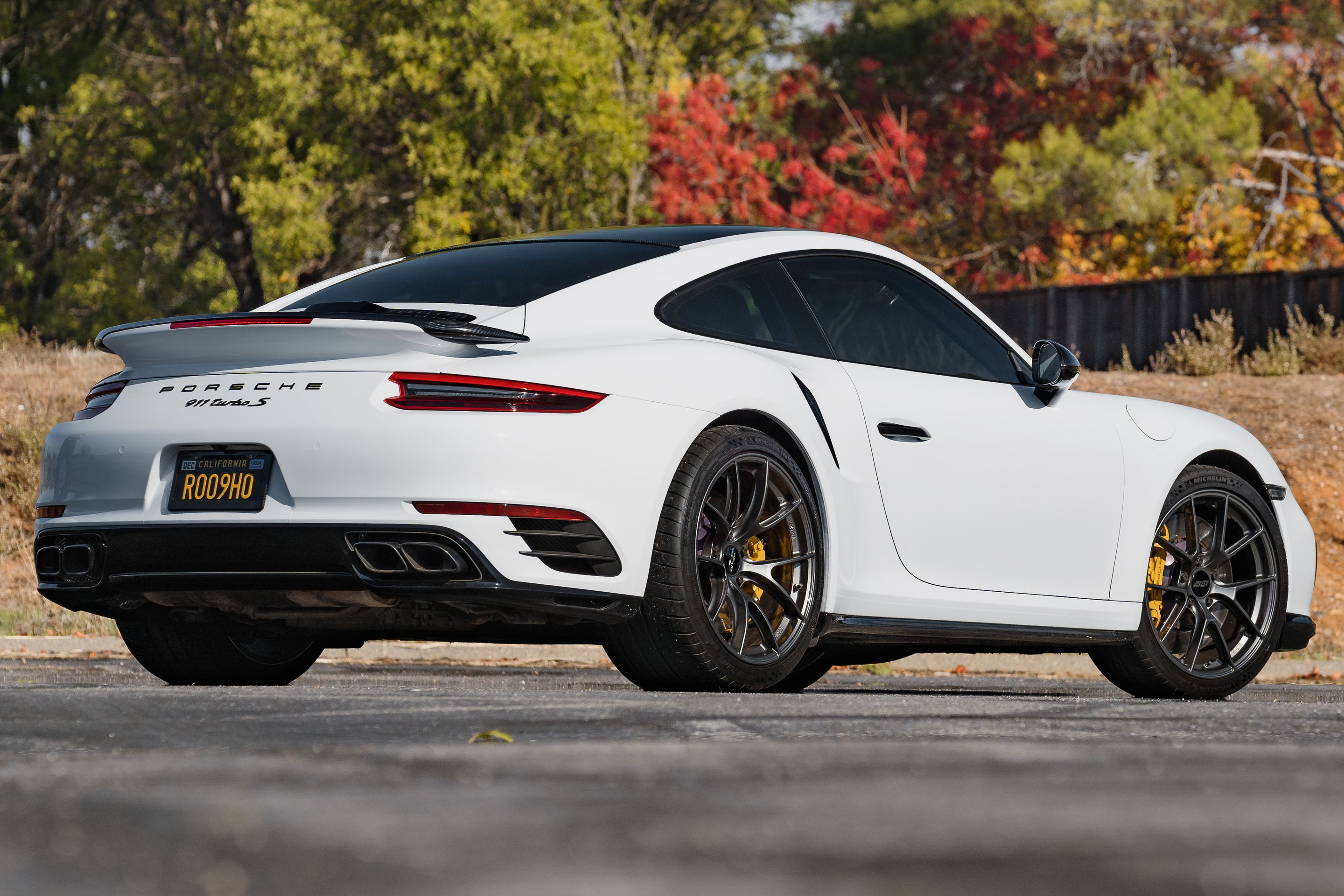 White Porsche 911 991.2 Turbo S with 20" VS-5RS Apex wheels in Anthracite