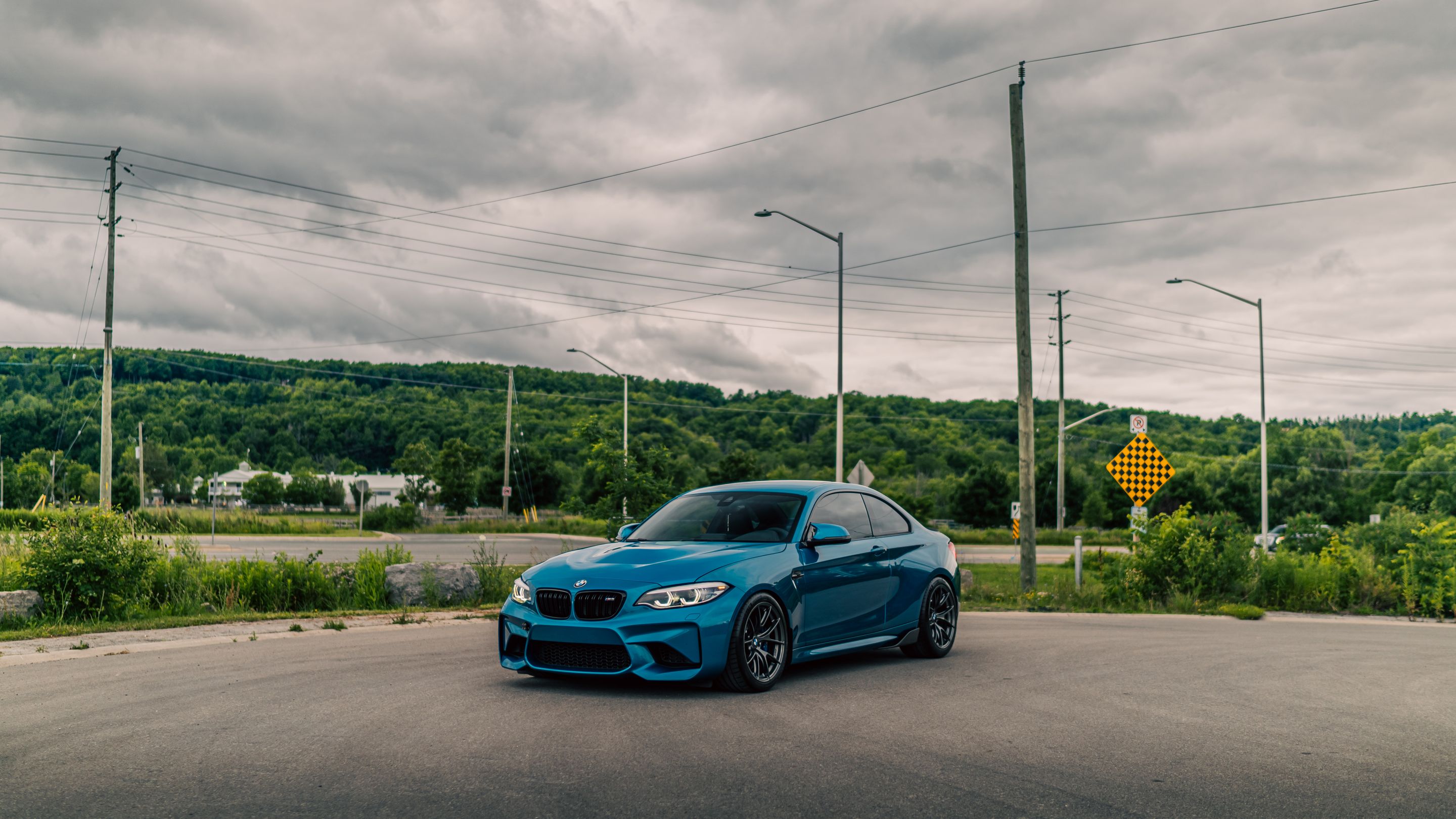 Blue BMW F87 M2 with 18" VS-5RS Apex wheels in Anthracite