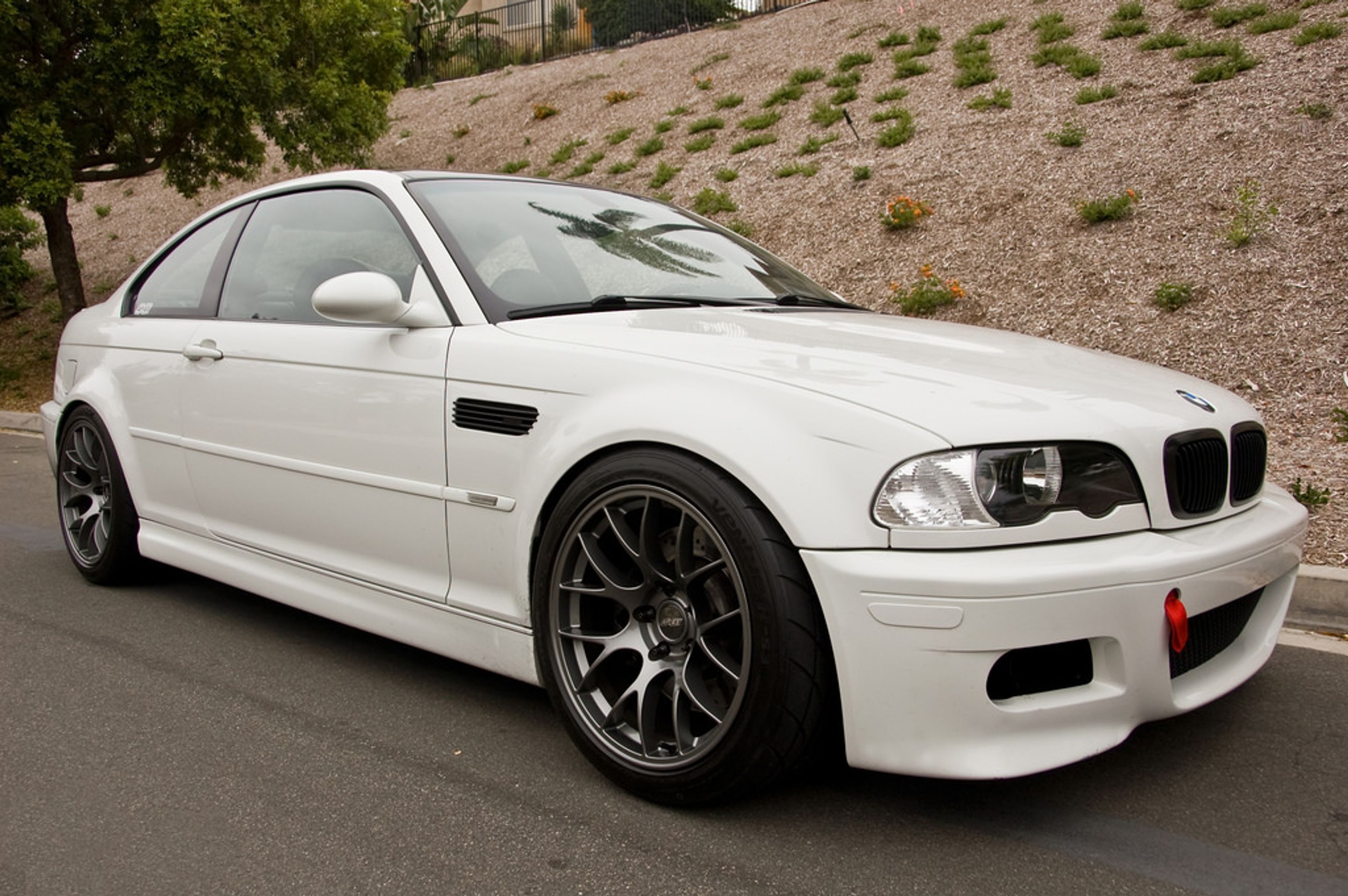 White BMW E46 M3 with 18" EC-7 Apex wheels in Anthracite