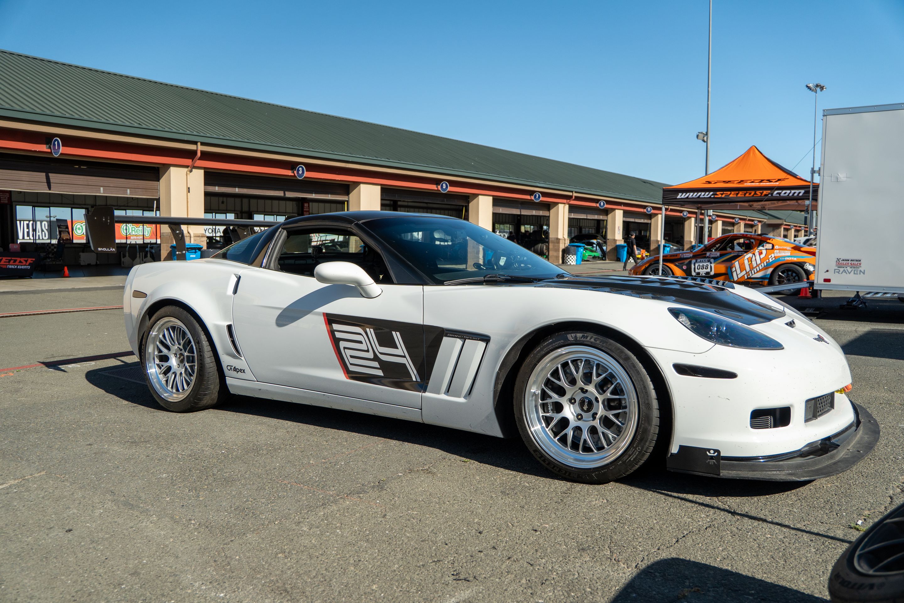 White Chevrolet C6 Corvette Grand Sport with 18"/19" ML-10RT Apex wheels in Machined Lip Race Silver
