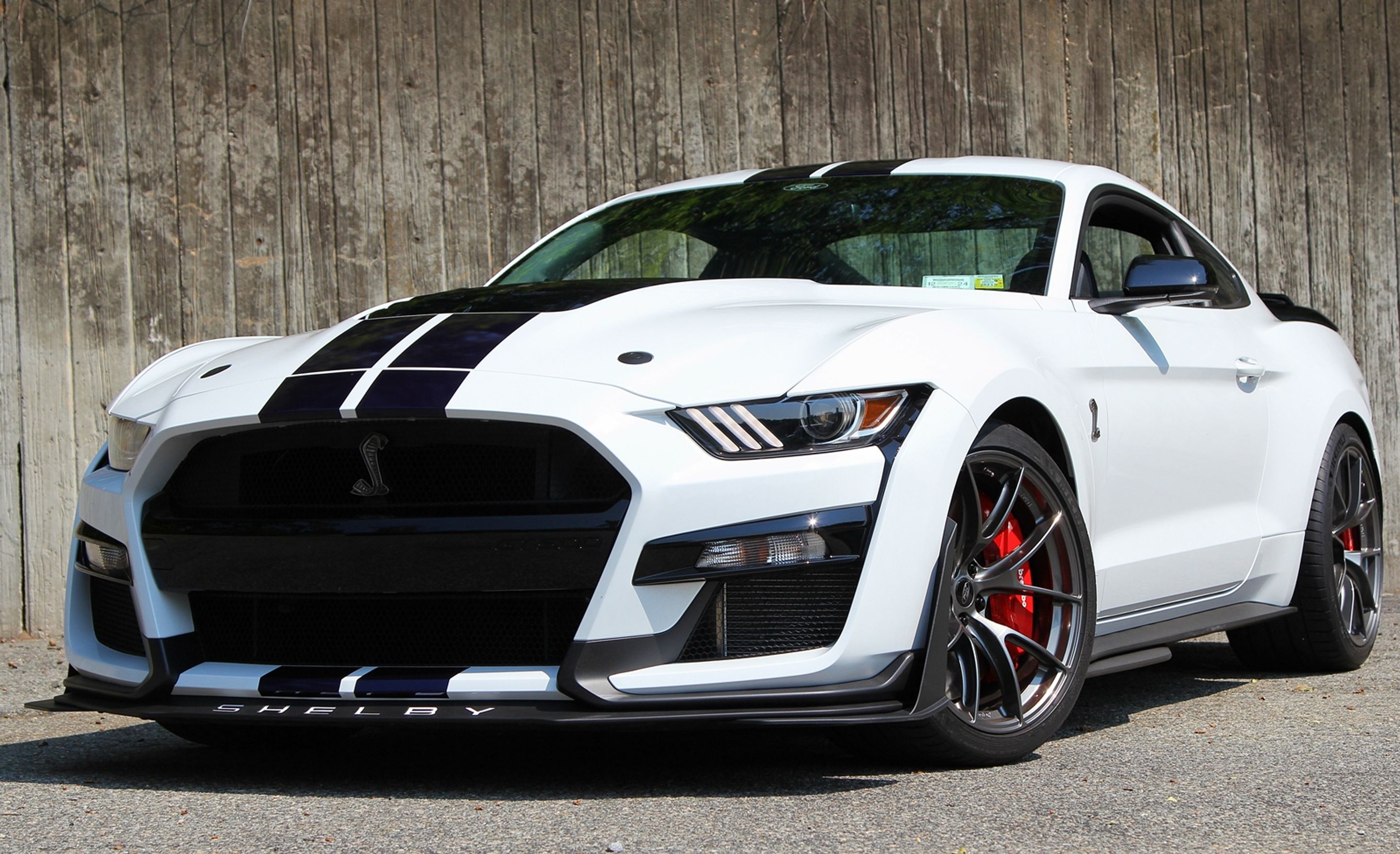 White Ford S550 Mustang GT500 with 20" VS-5RS Apex wheels in Anthracite