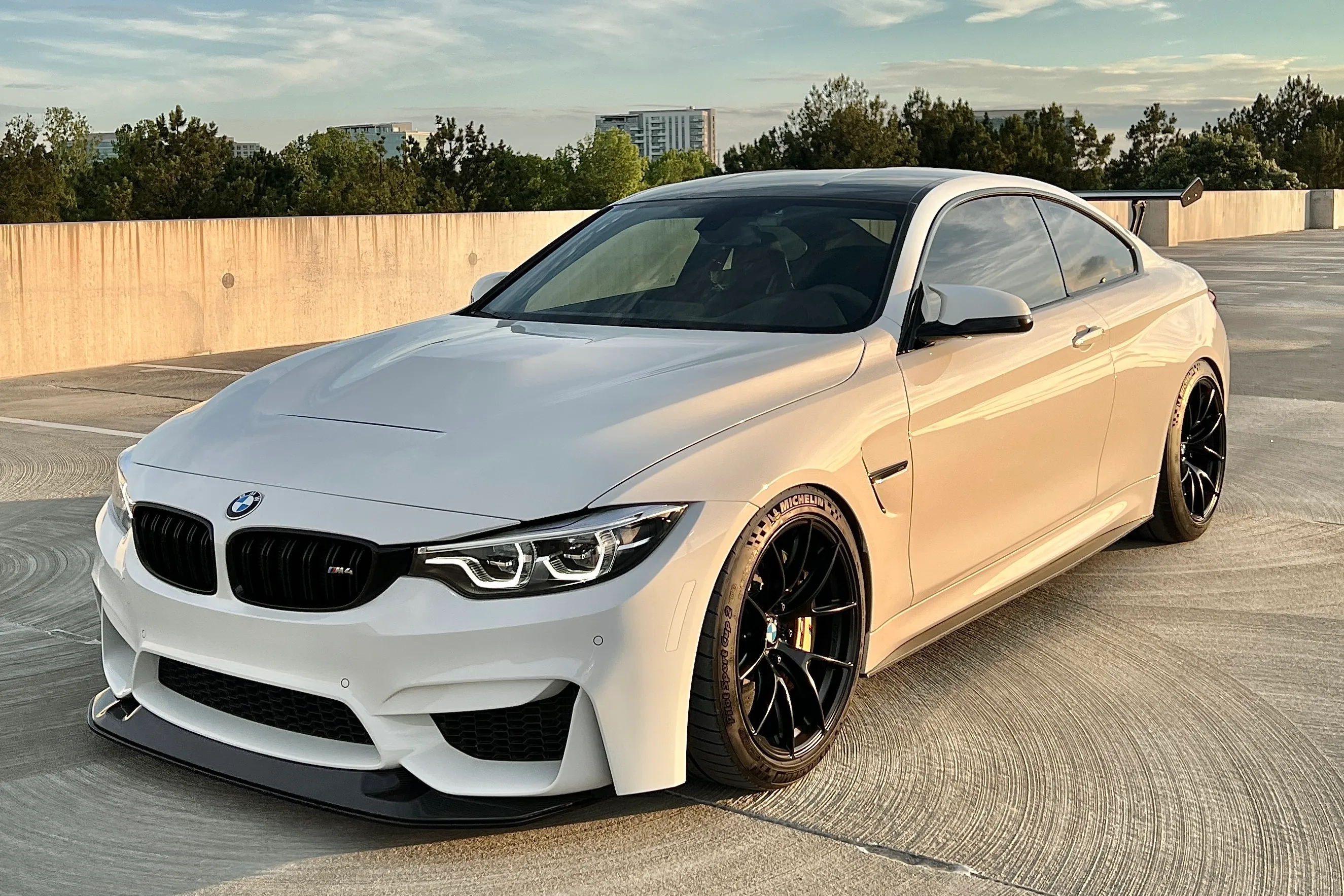 White BMW F82 Coupe M4 with 19" VS-5RS Apex wheels in Satin Black